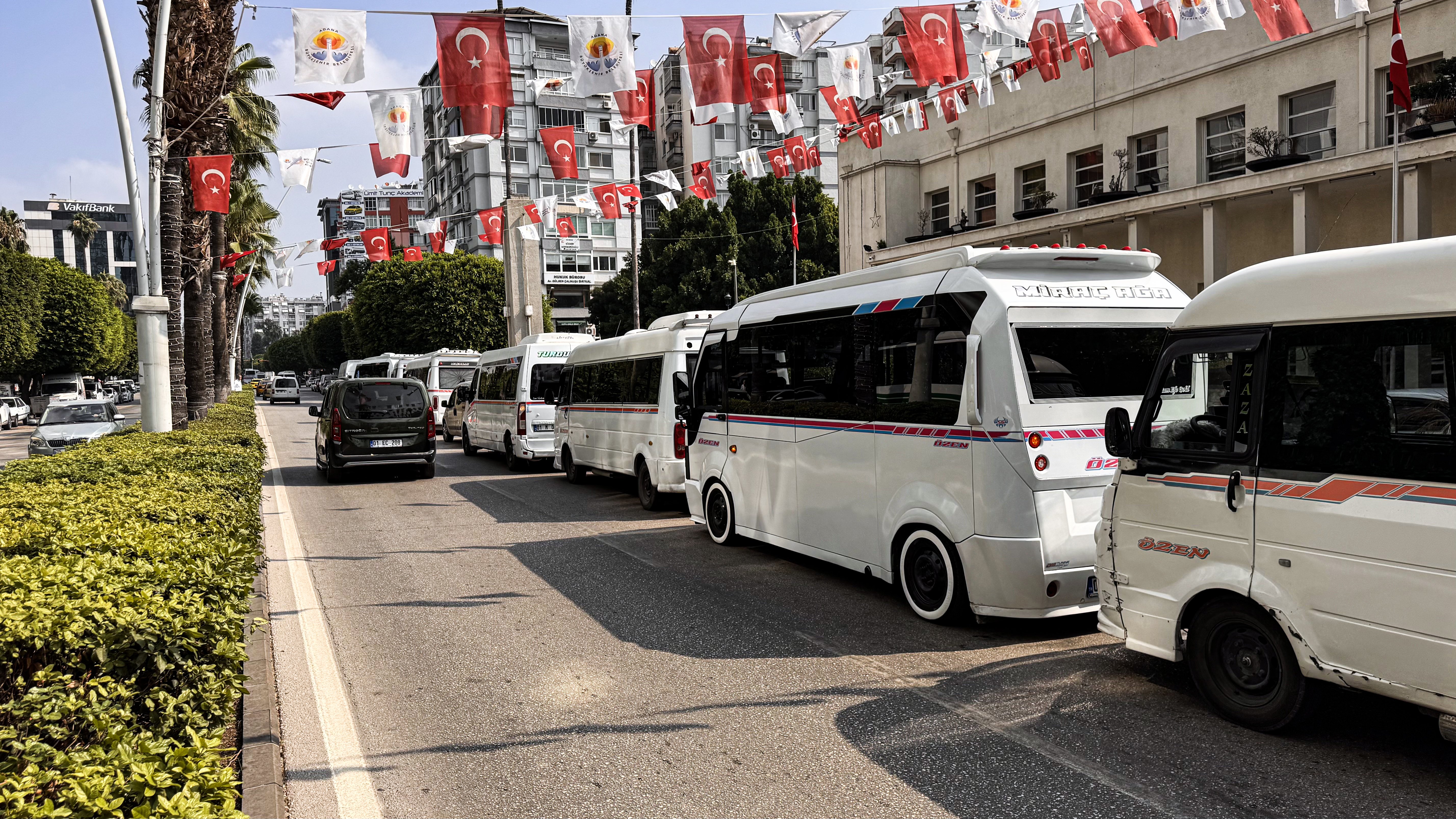 Adana'da dolmuşçular, UKOME'nin güzergah değişikliği