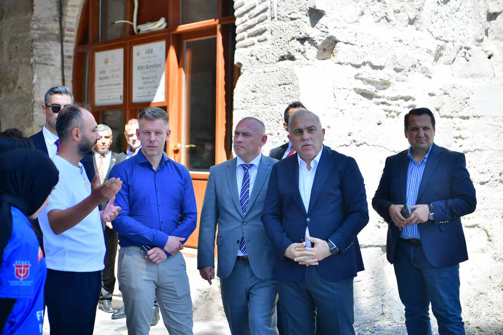 Macaristan Başbakanı Peter Magyar, Fatih