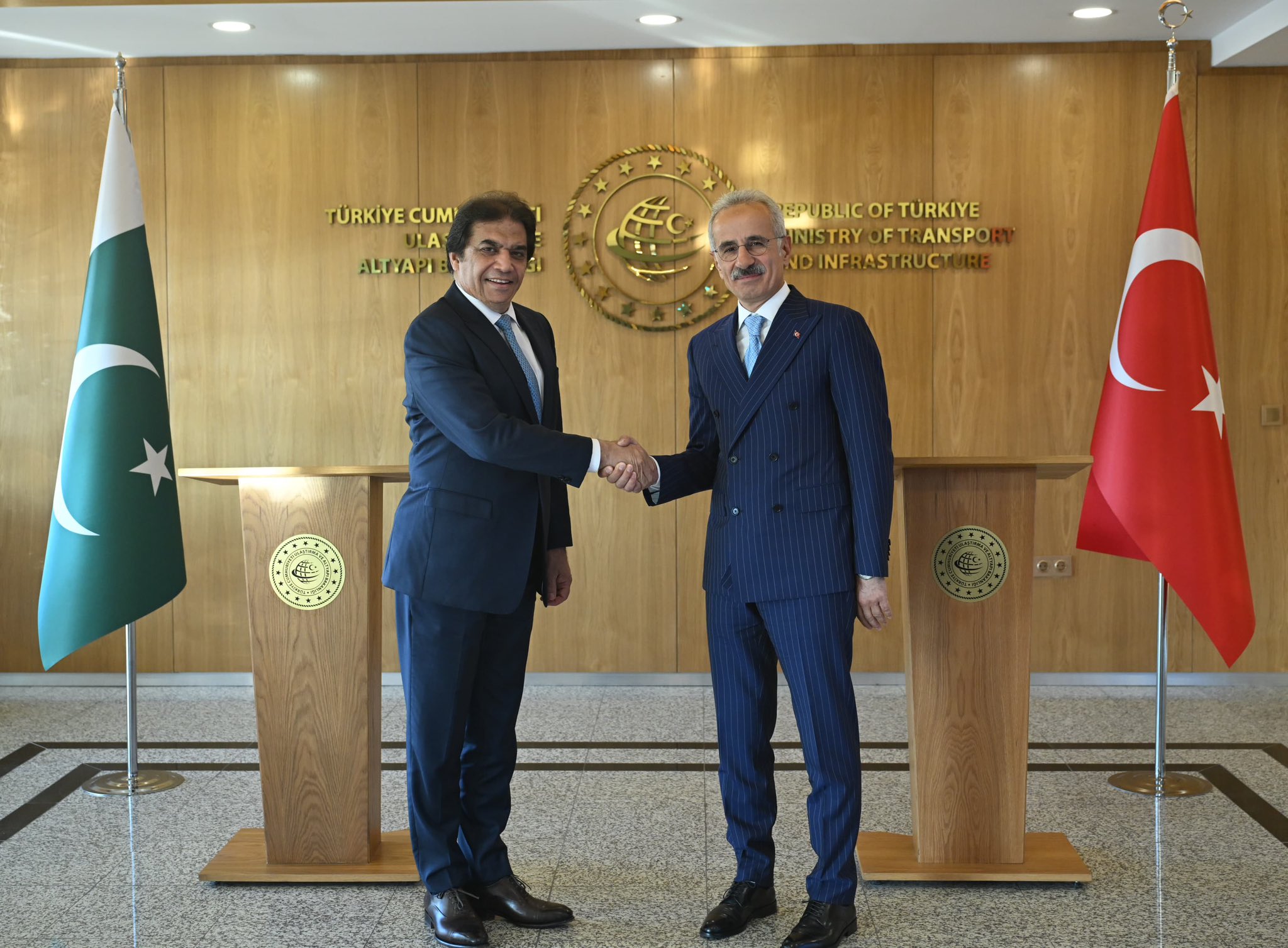 Ulaştırma ve Altyapı Bakanı Abdulkadir