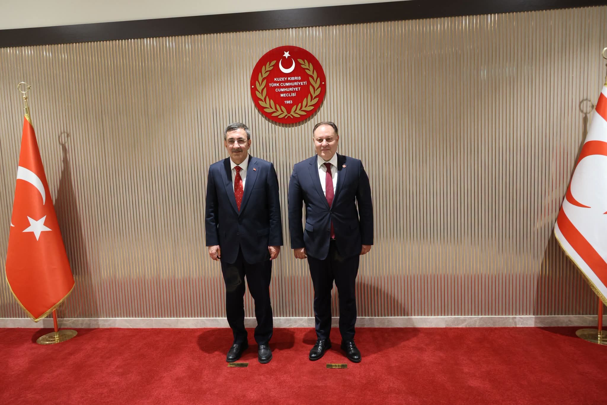 Cumhurbaşkanı Yardımcısı Cevdet Yılmaz, beraberindeki