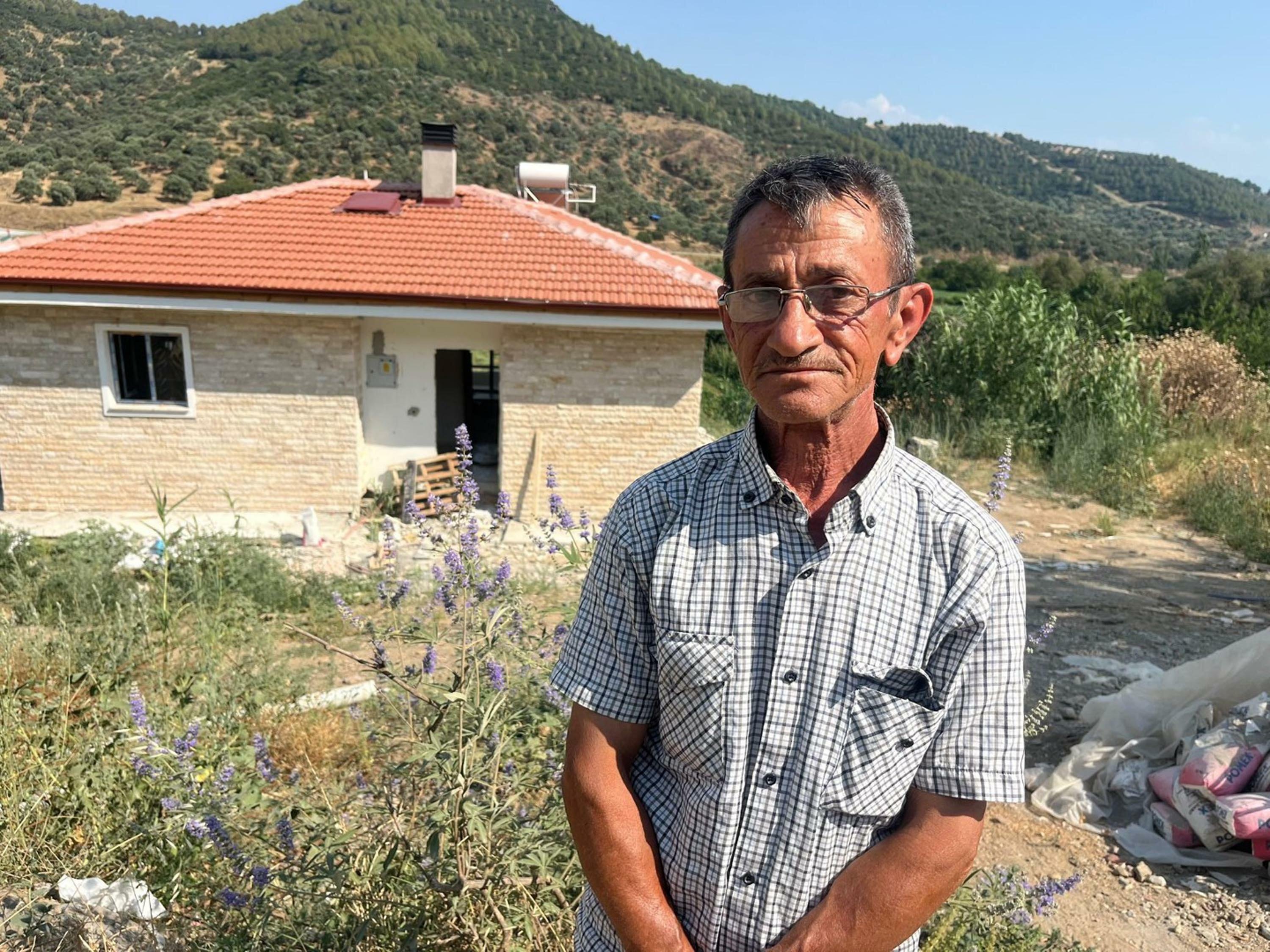 İzmir'deki orman yangınında evini kaybeden