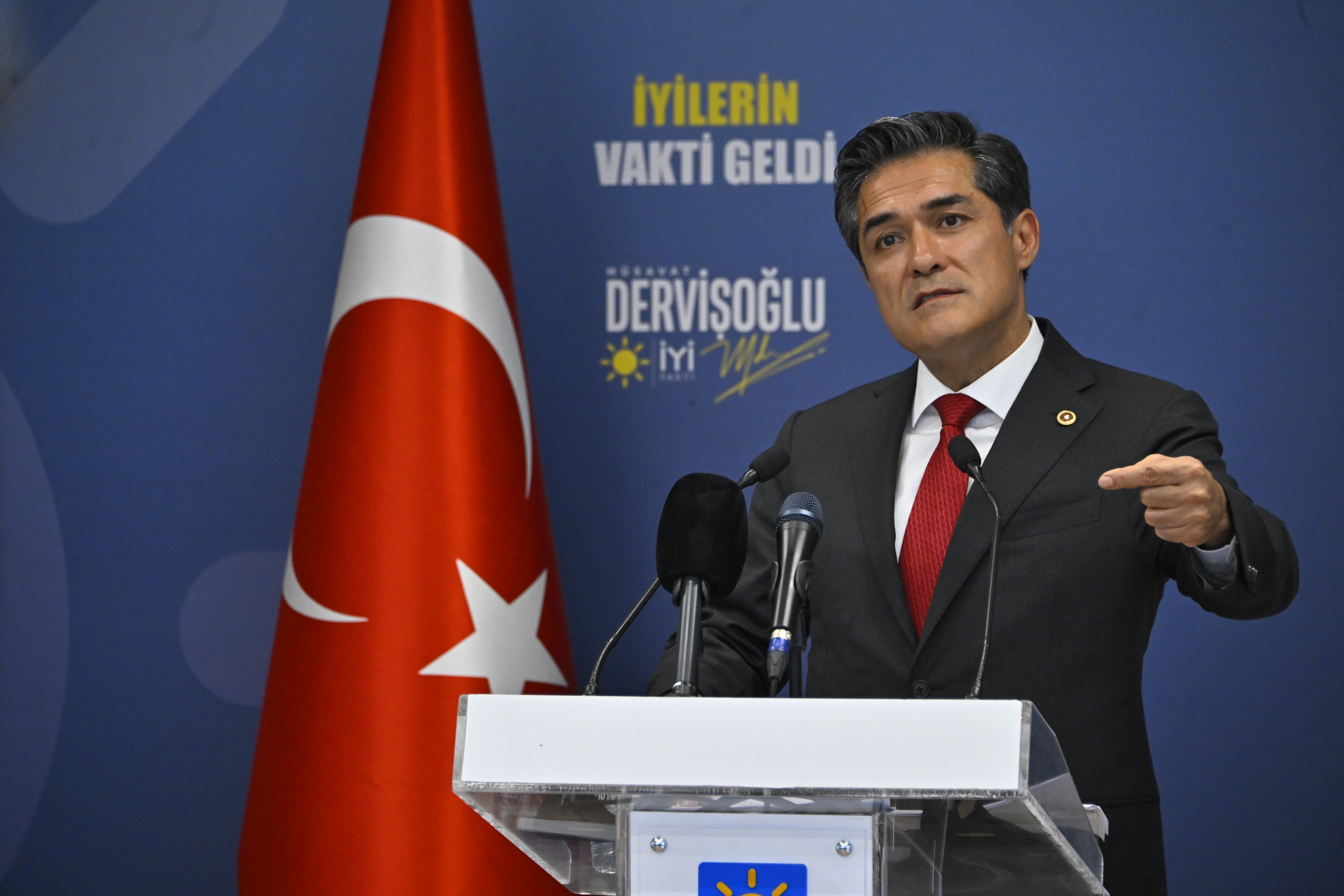 İYİ Parti Sözcüsü Buğra Kavuncu,