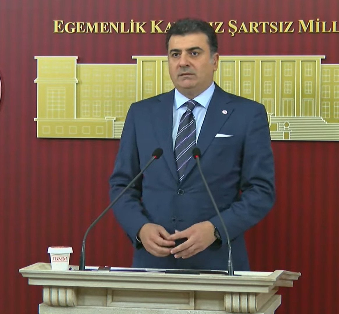 Yeni Parti Sözcüsü Zeynel Emre,