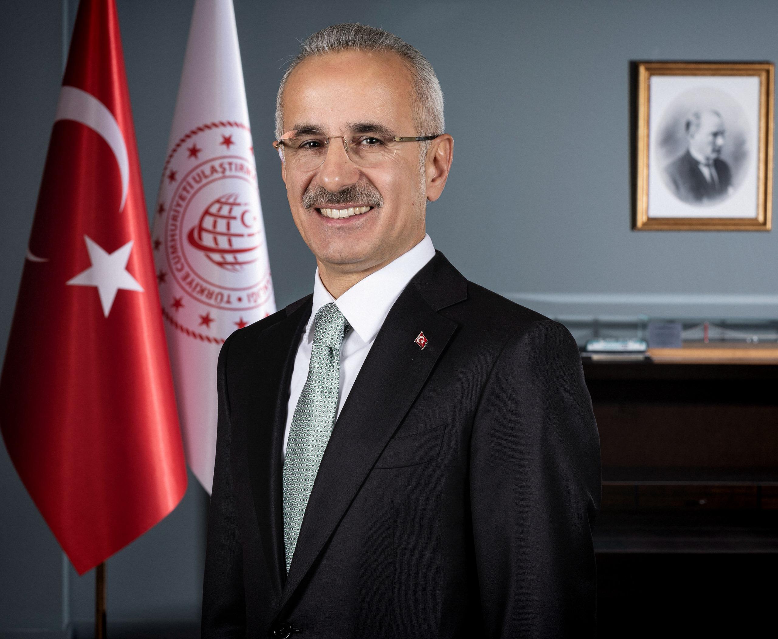 Ulaştırma ve Altyapı Bakanı Abdulkadir