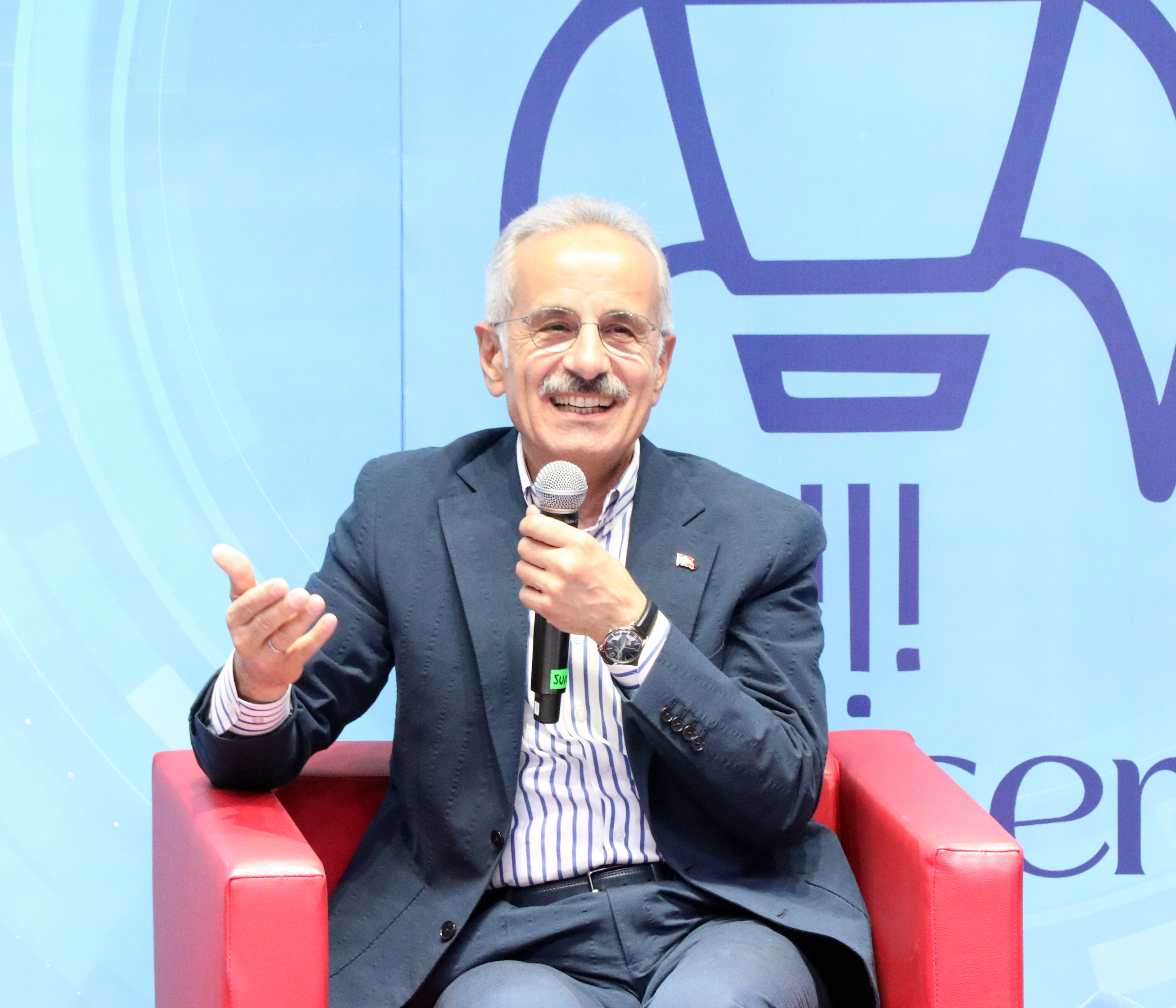 Ulaştırma ve Altyapı Bakanı Abdulkadir