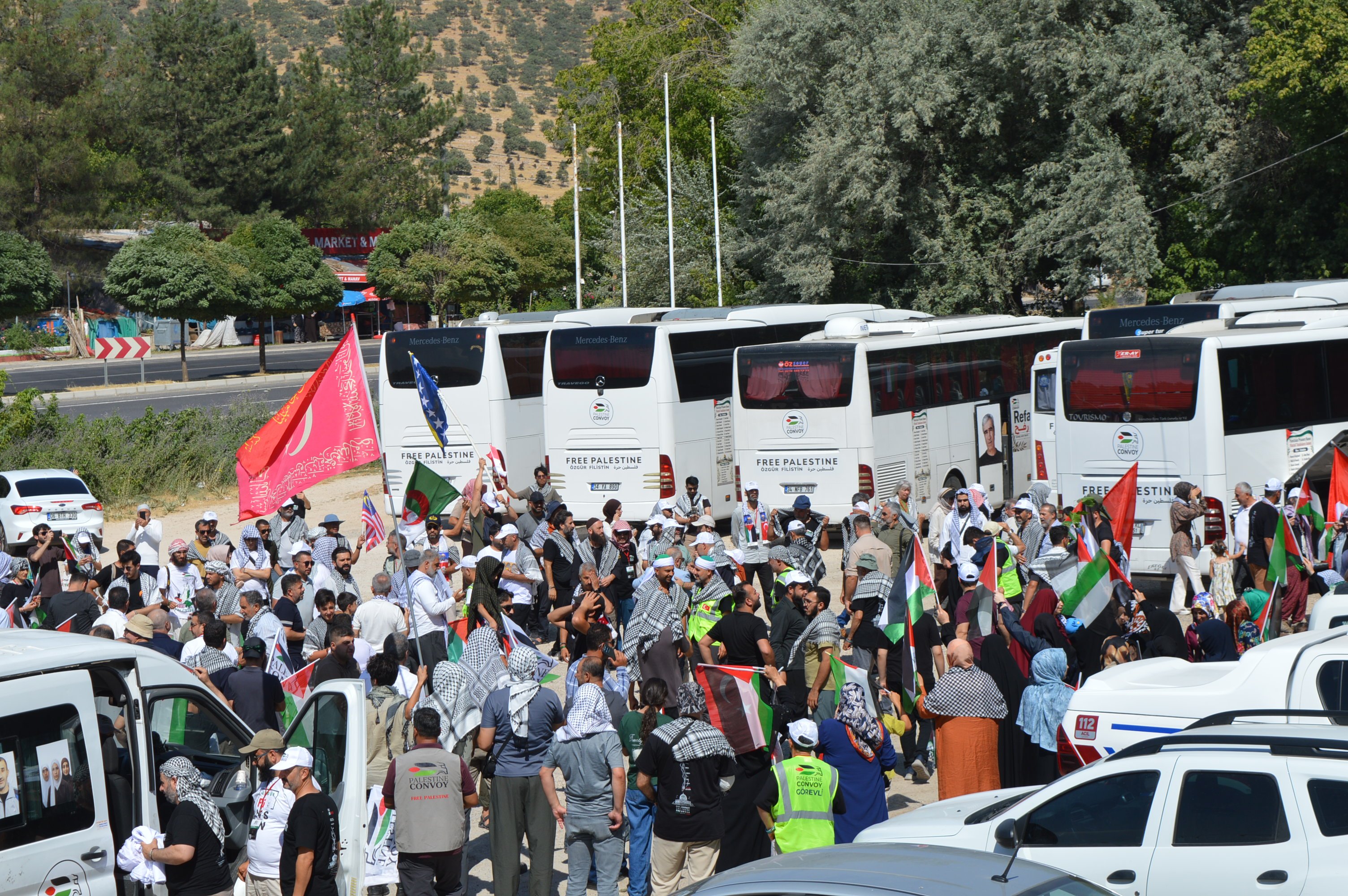 Srebrenitsa'dan yola çıkan Filistin Konvoyu