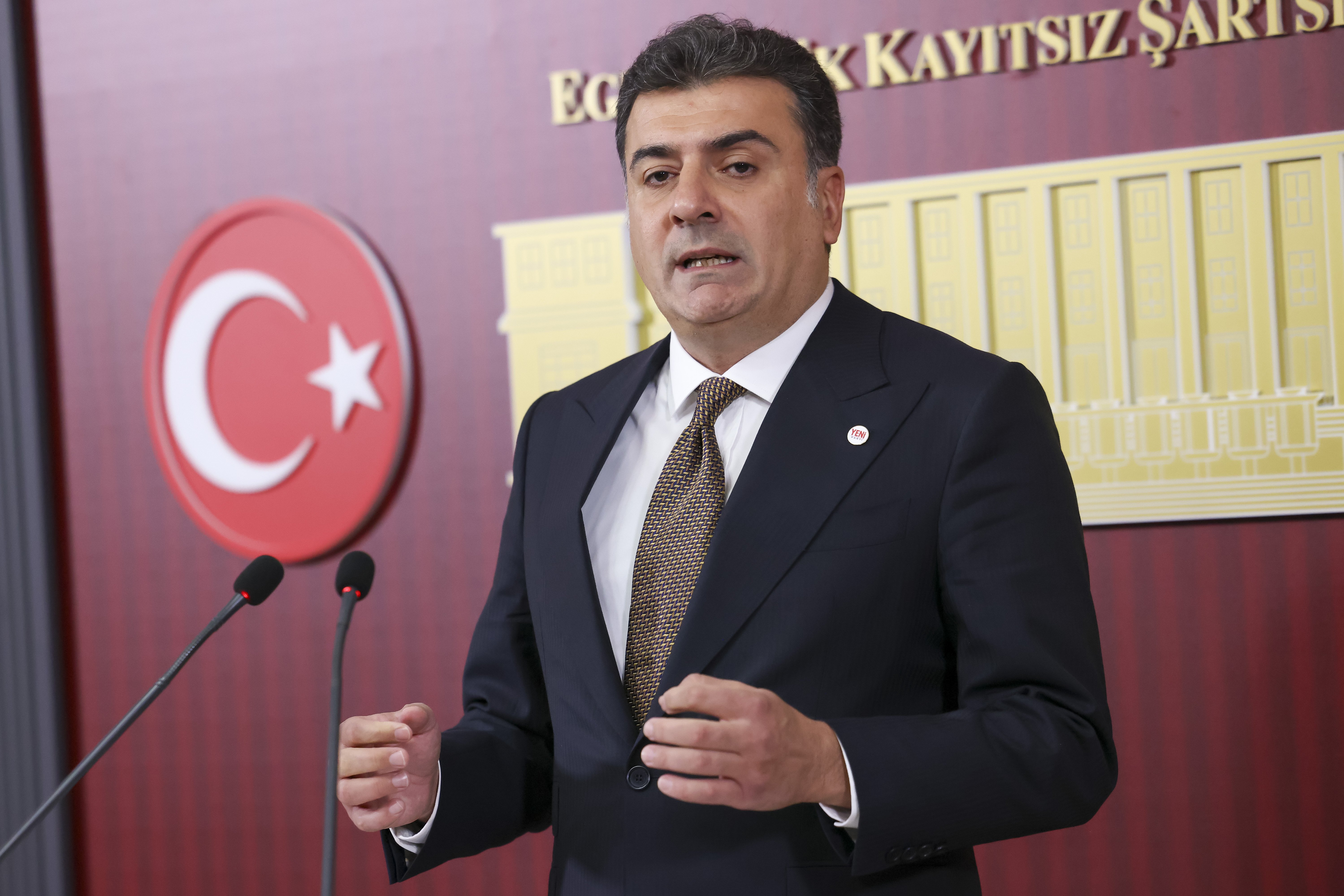 Yeni Parti Sözcüsü Zeynel Emre,