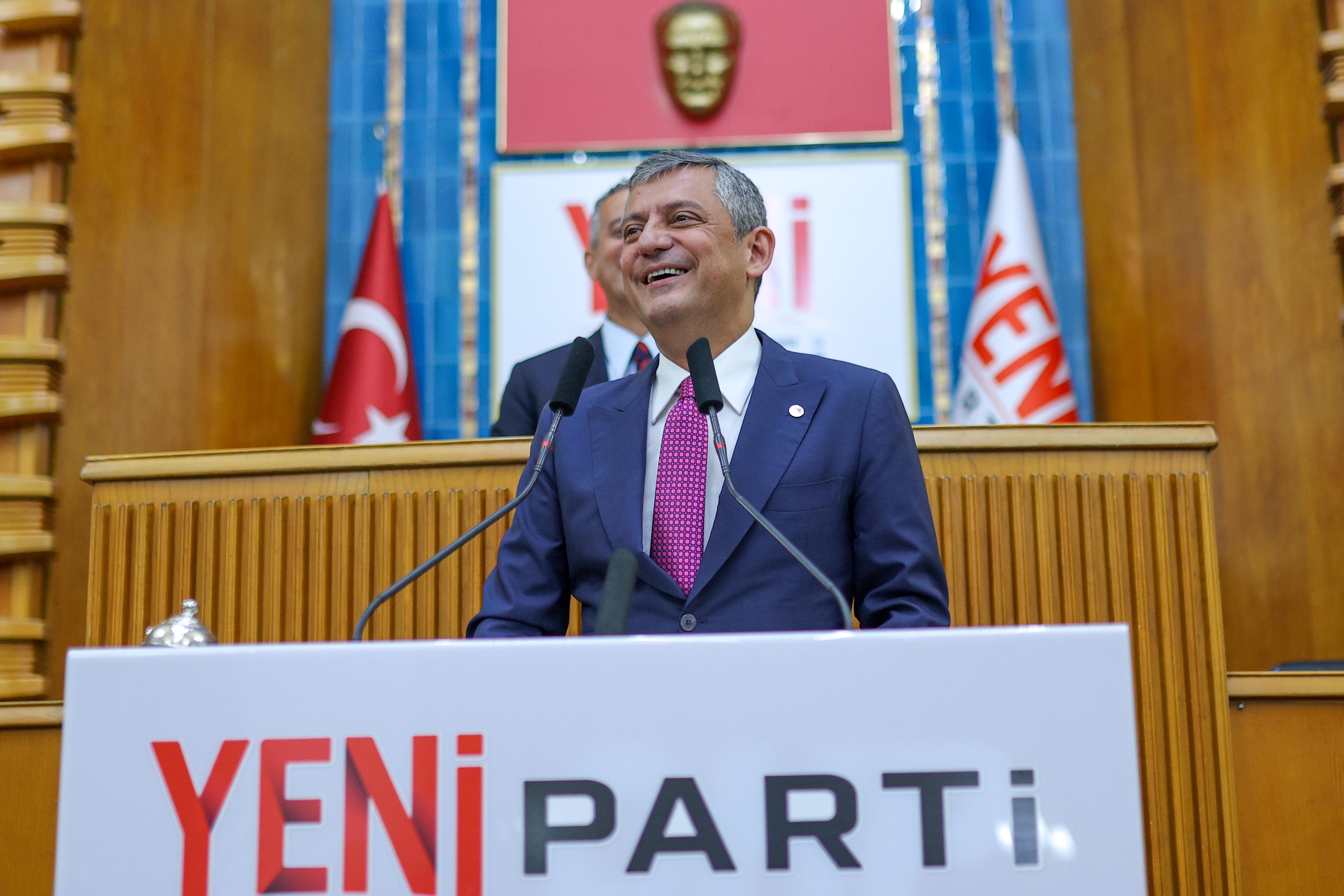 Özgür Özel, Yeni Parti'nin ilk