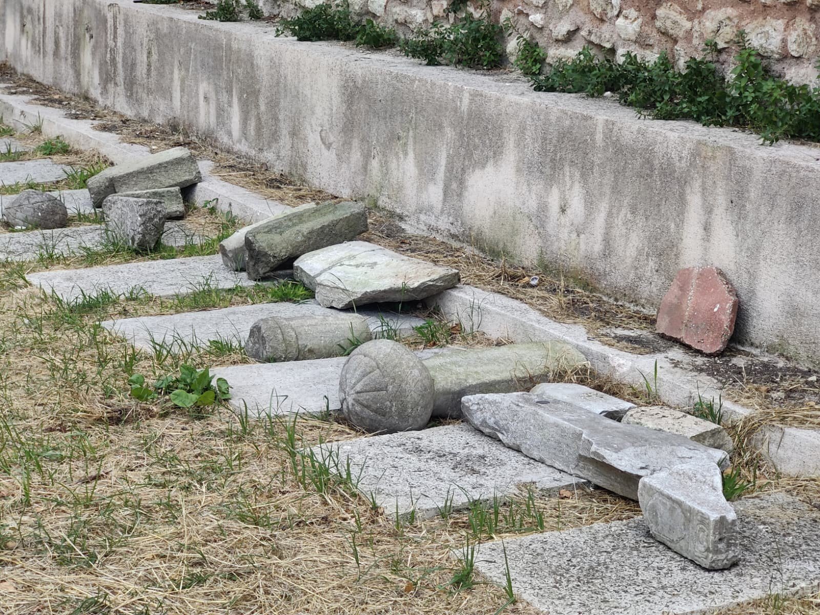 İstanbul Fatih'teki Haydarhane Camii haziresinde