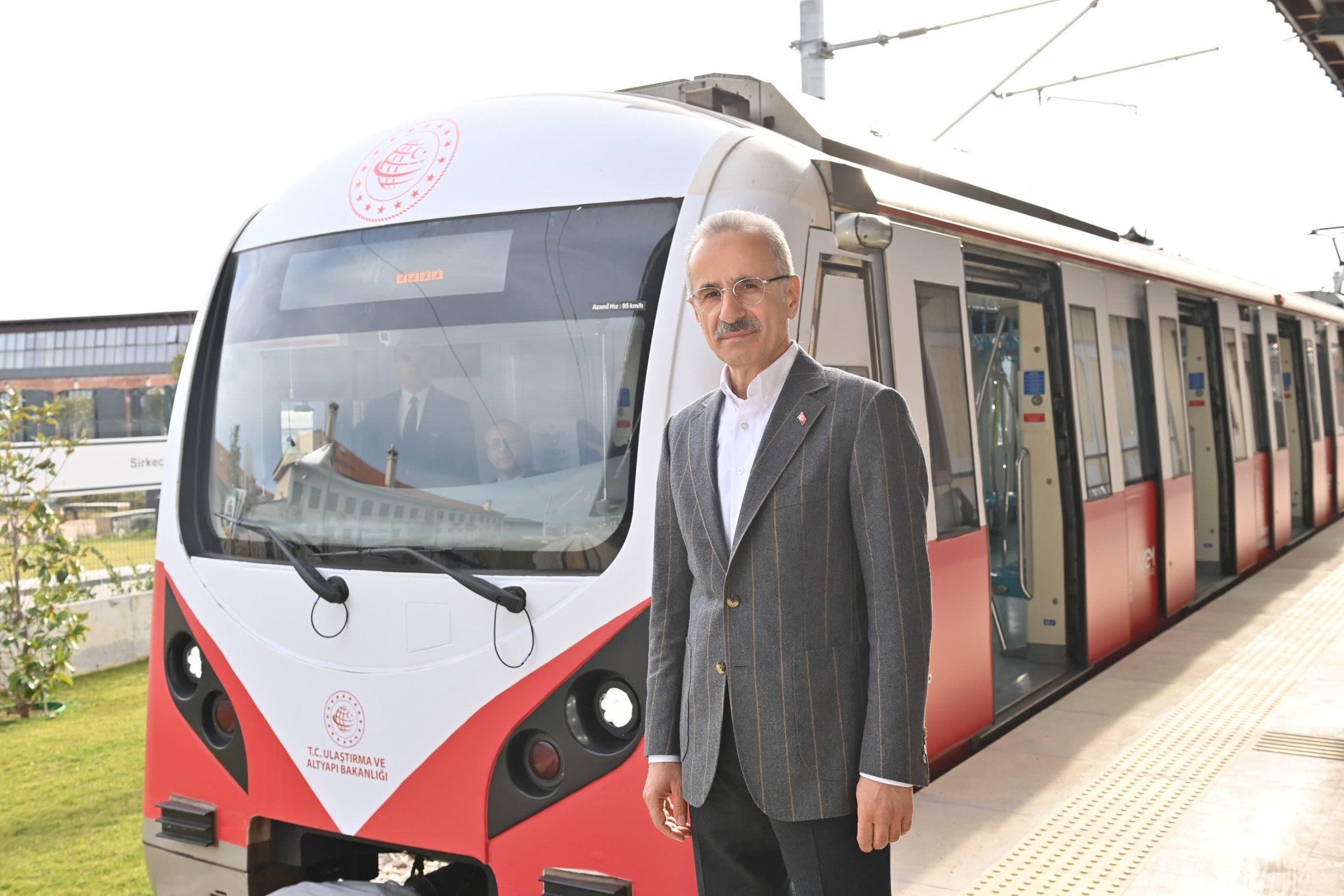 Ulaştırma ve Altyapı Bakanı Abdulkadir