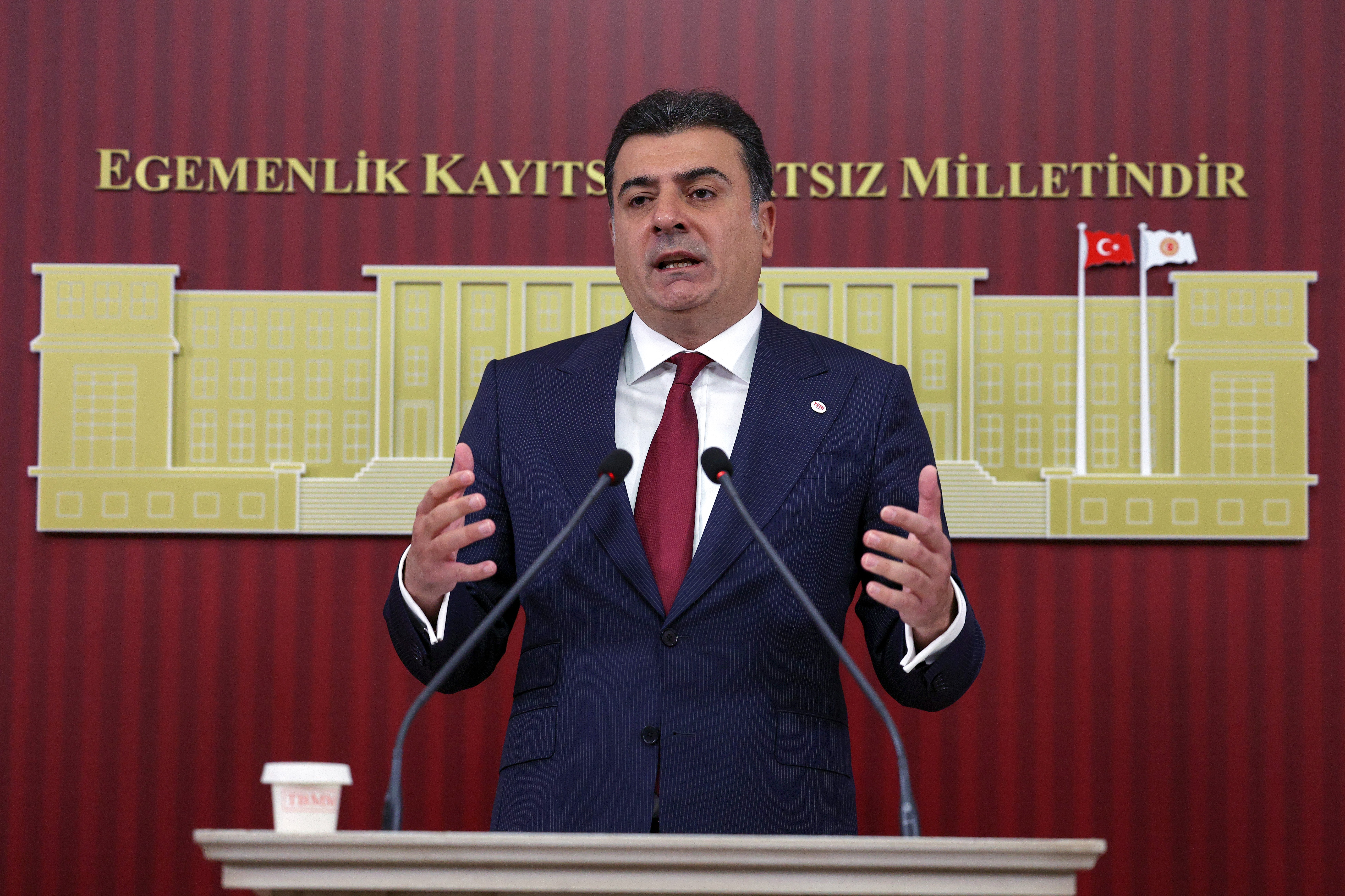 Yeni Parti Sözcüsü Zeynel Emre,