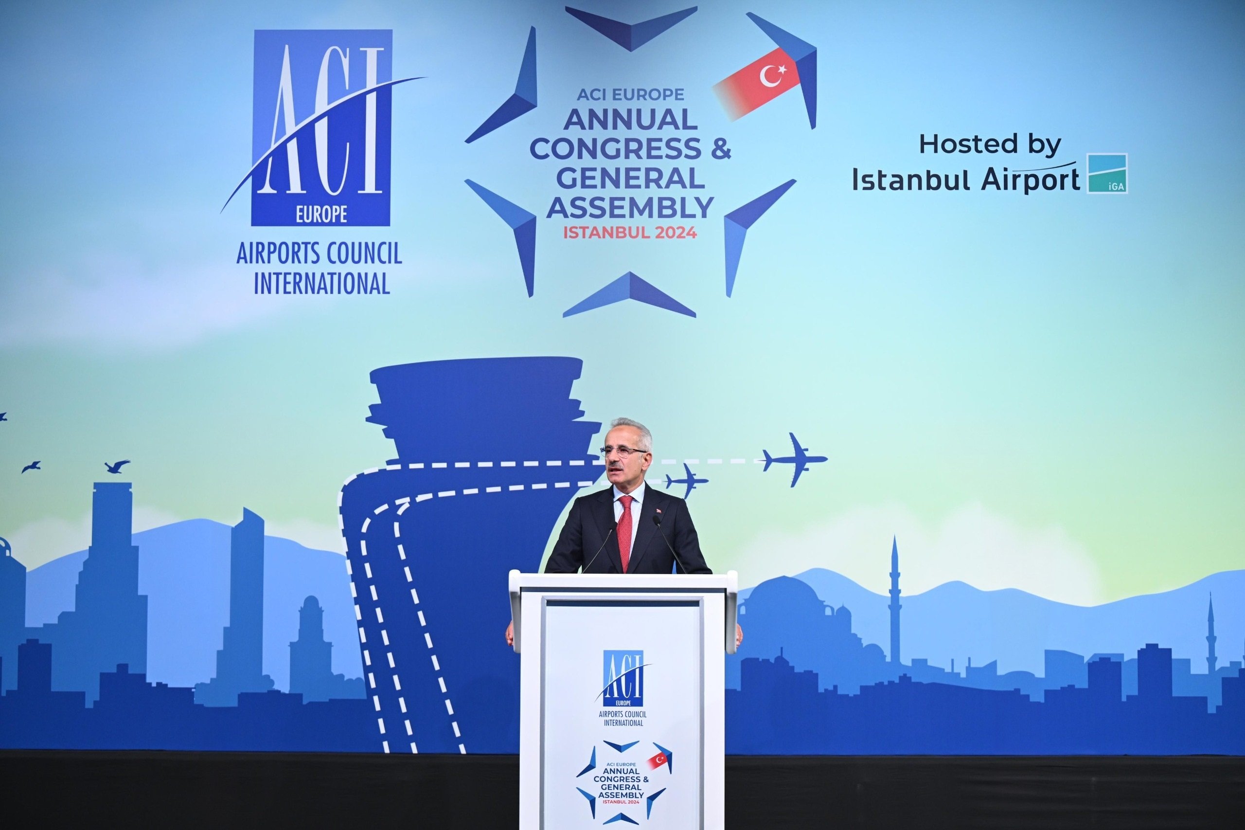 Ulaştırma ve Altyapı Bakanı Abdulkadir