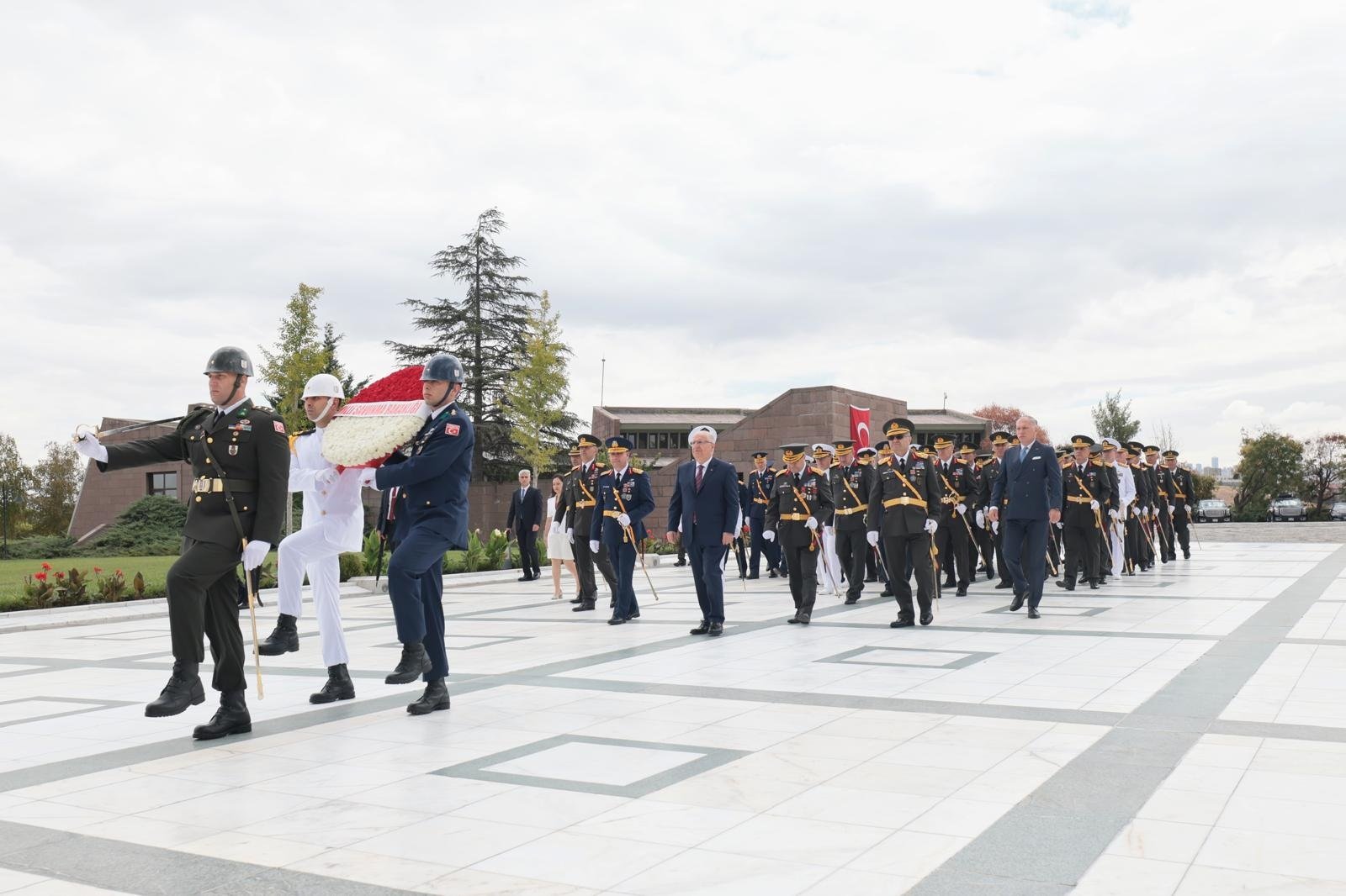 Milli Savunma Bakanı Yaşar Güler,