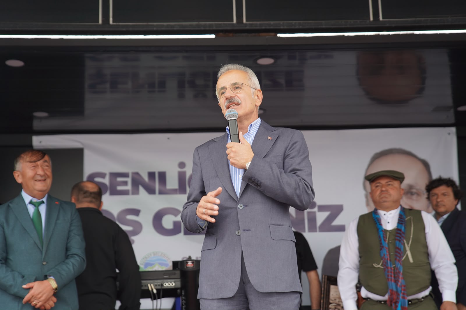 Ulaştırma ve Altyapı Bakanı Abdulkadir