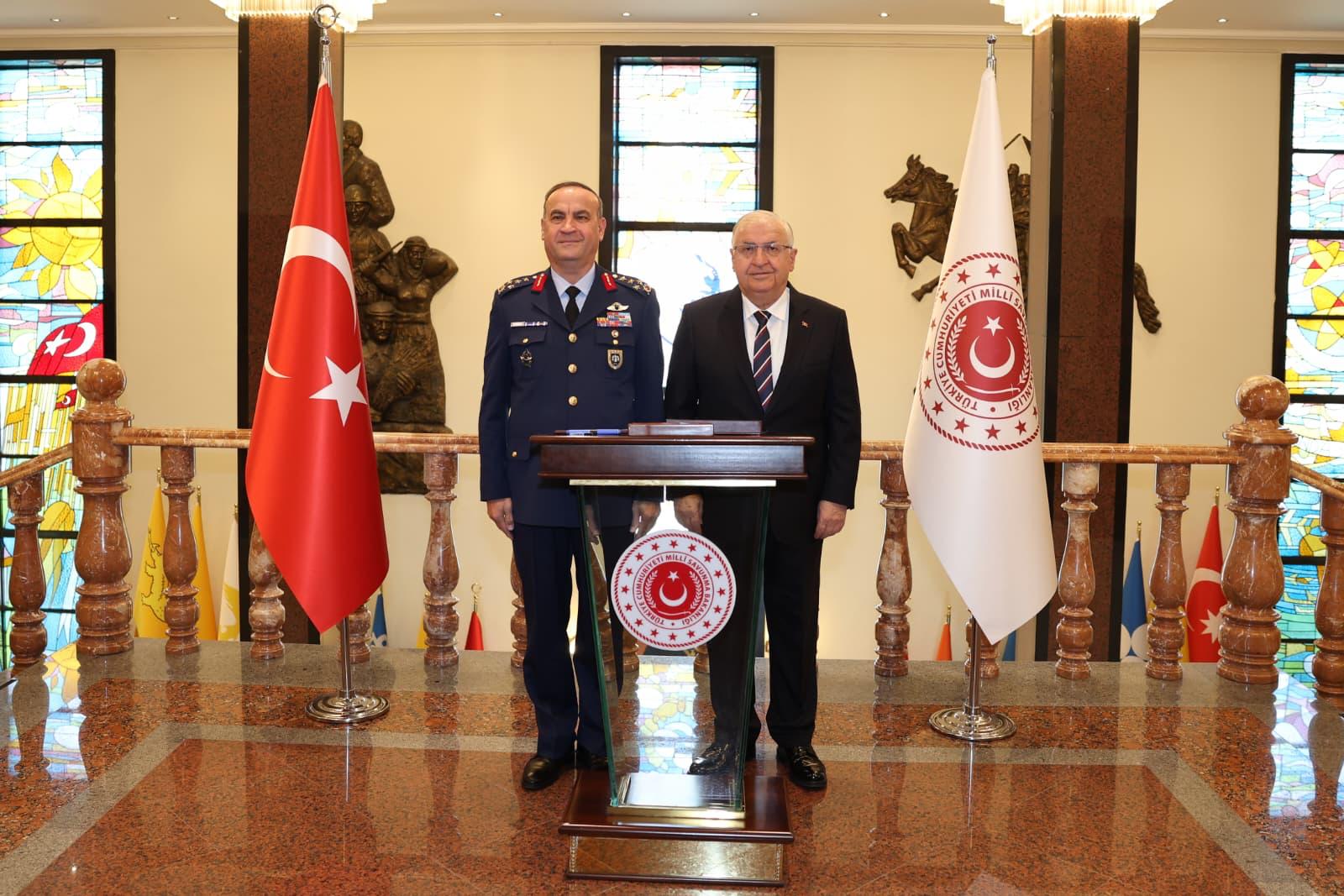 Milli Savunma Bakanı Yaşar