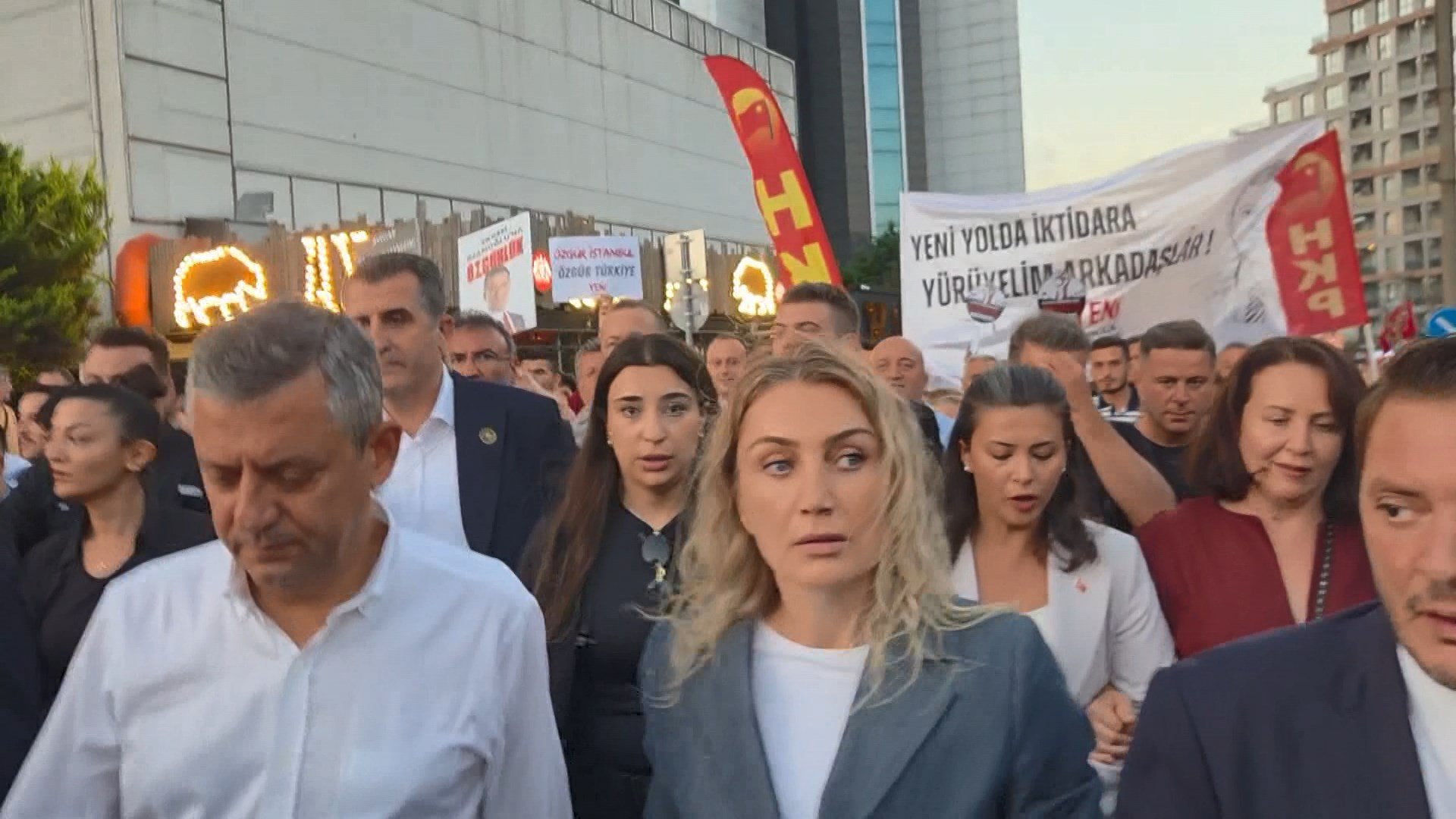 Özgür Özel, tutuklu belediye başkanları