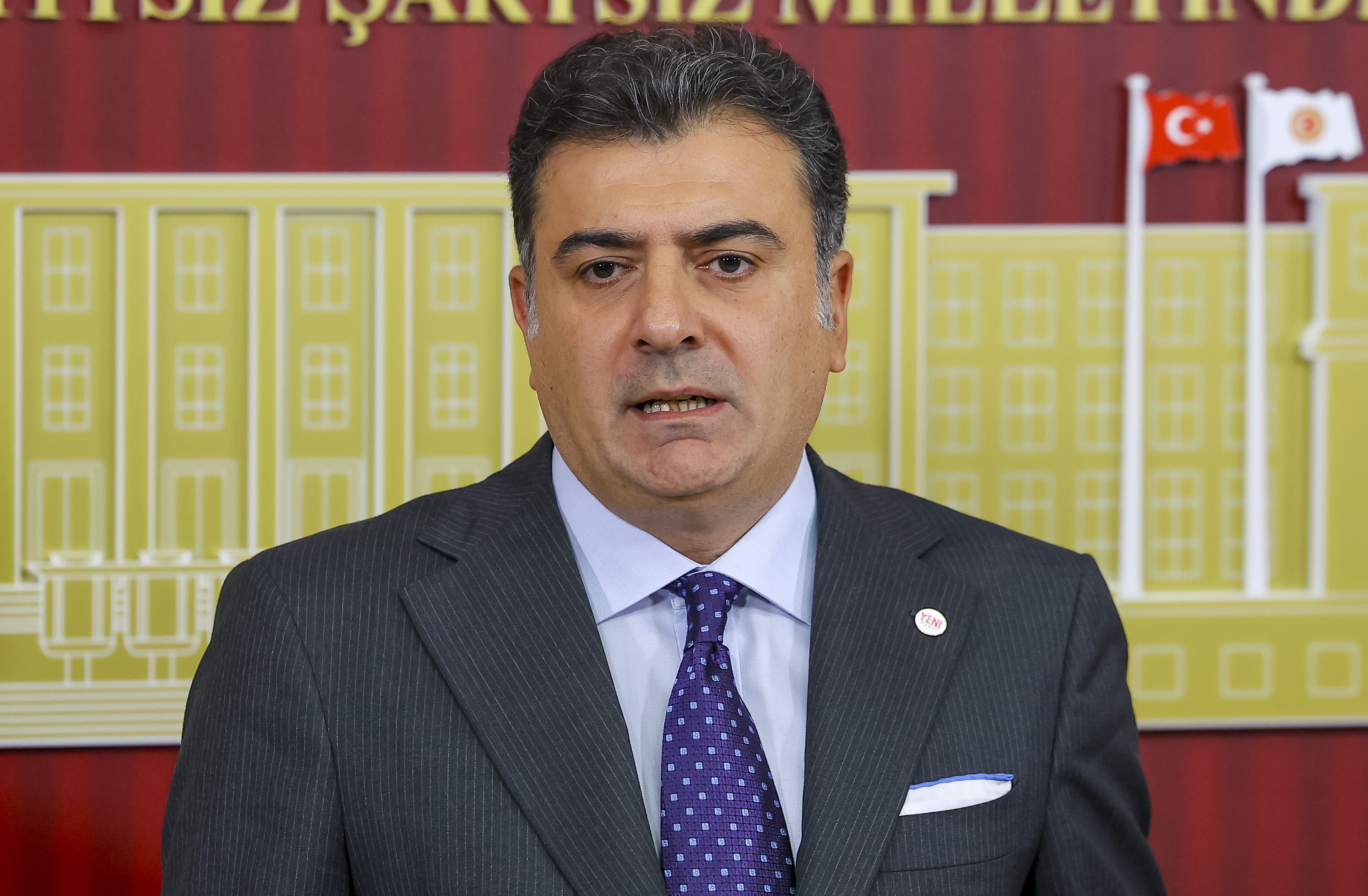 Yeni Parti Sözcüsü Zeynel Emre,