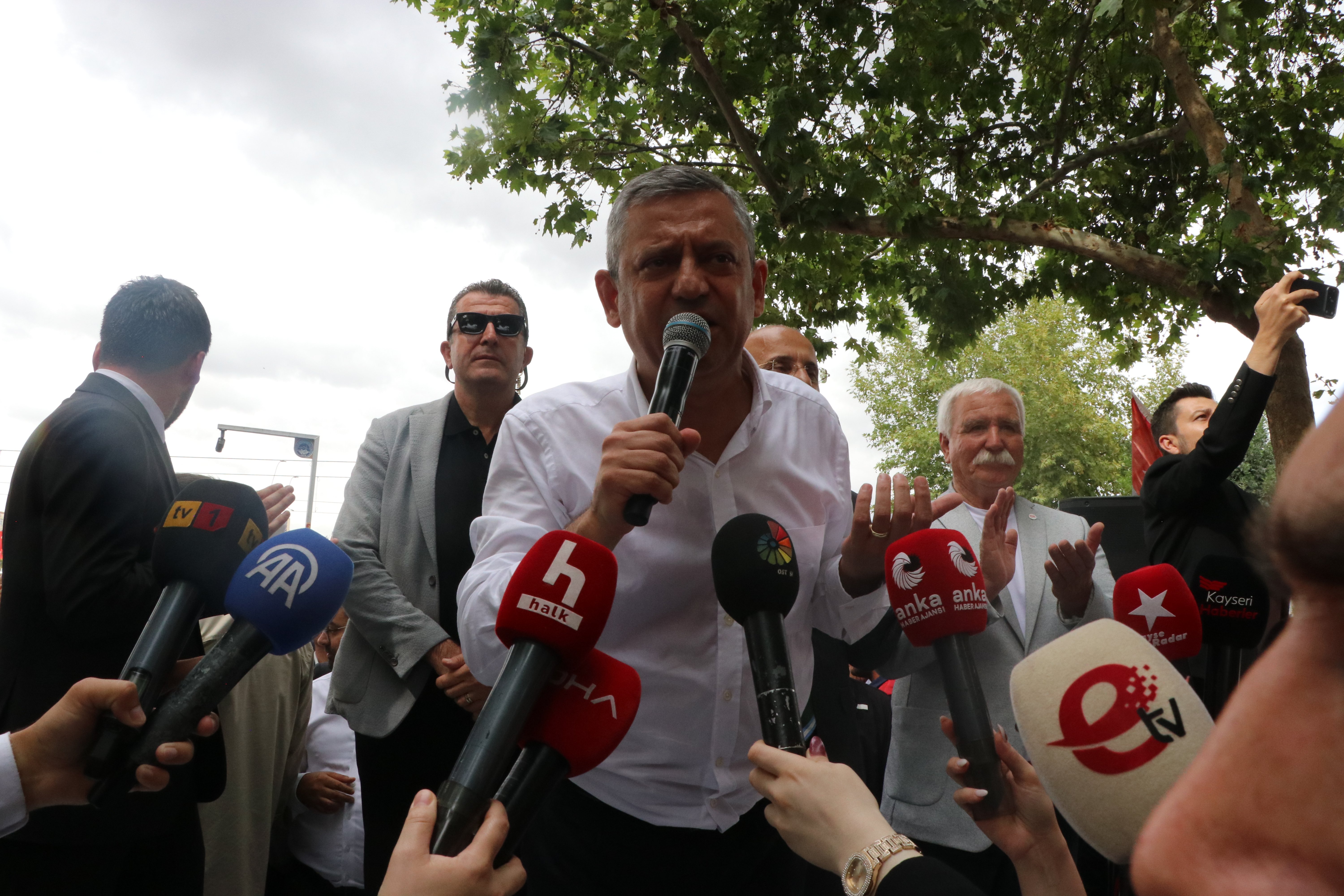 Yeni Parti Genel Başkanı Özgür