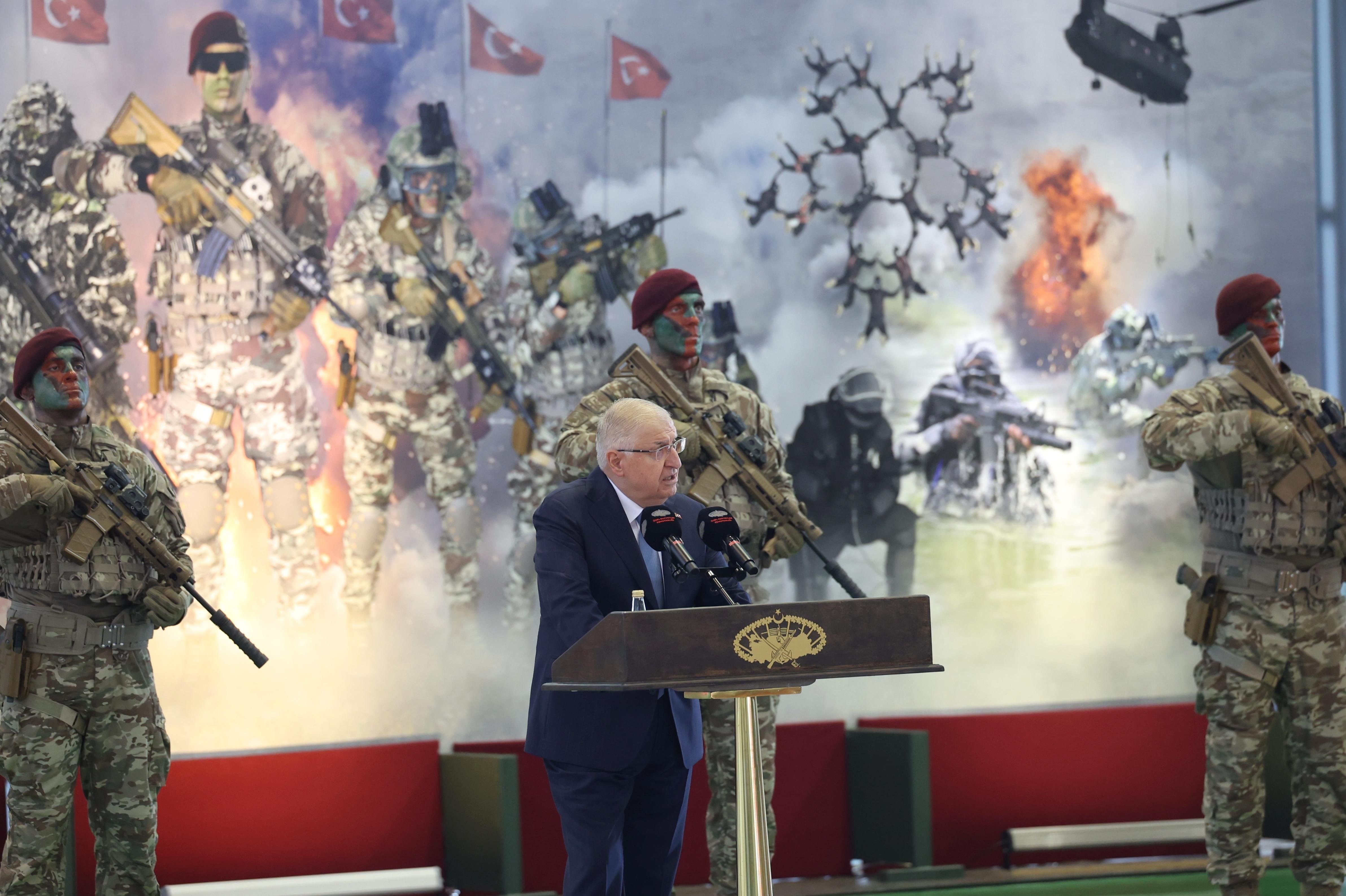 Milli Savunma Bakanı Yaşar Güler,