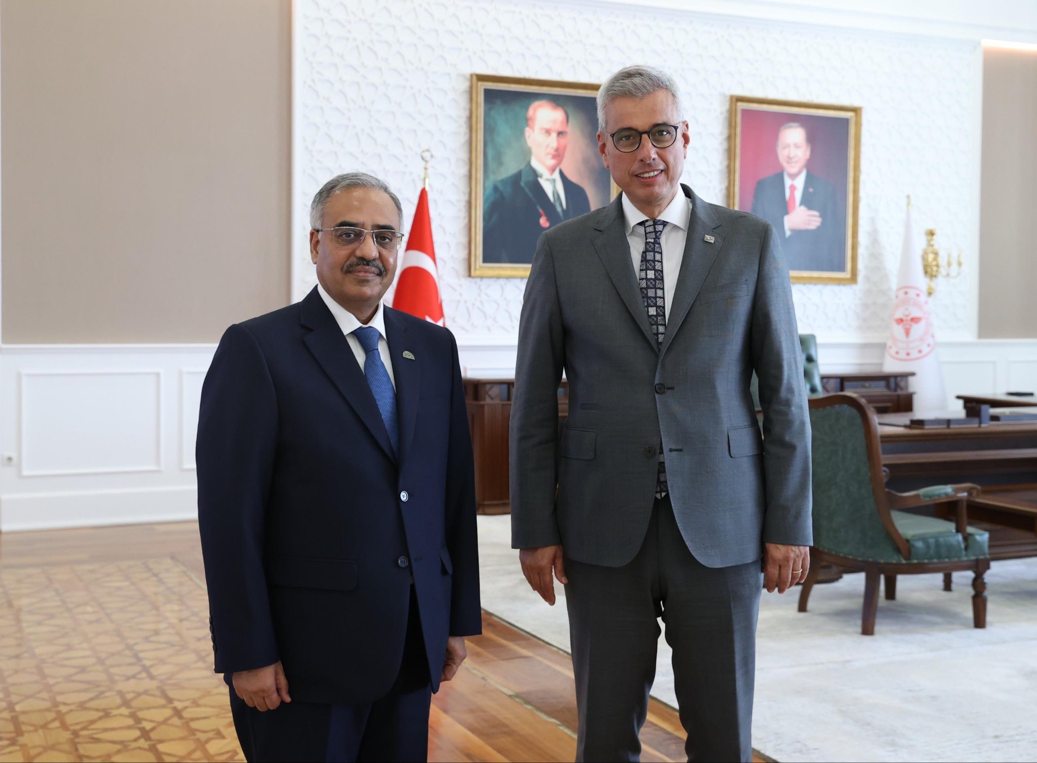 Sağlık Bakanı Kemal Memişoğlu, D8