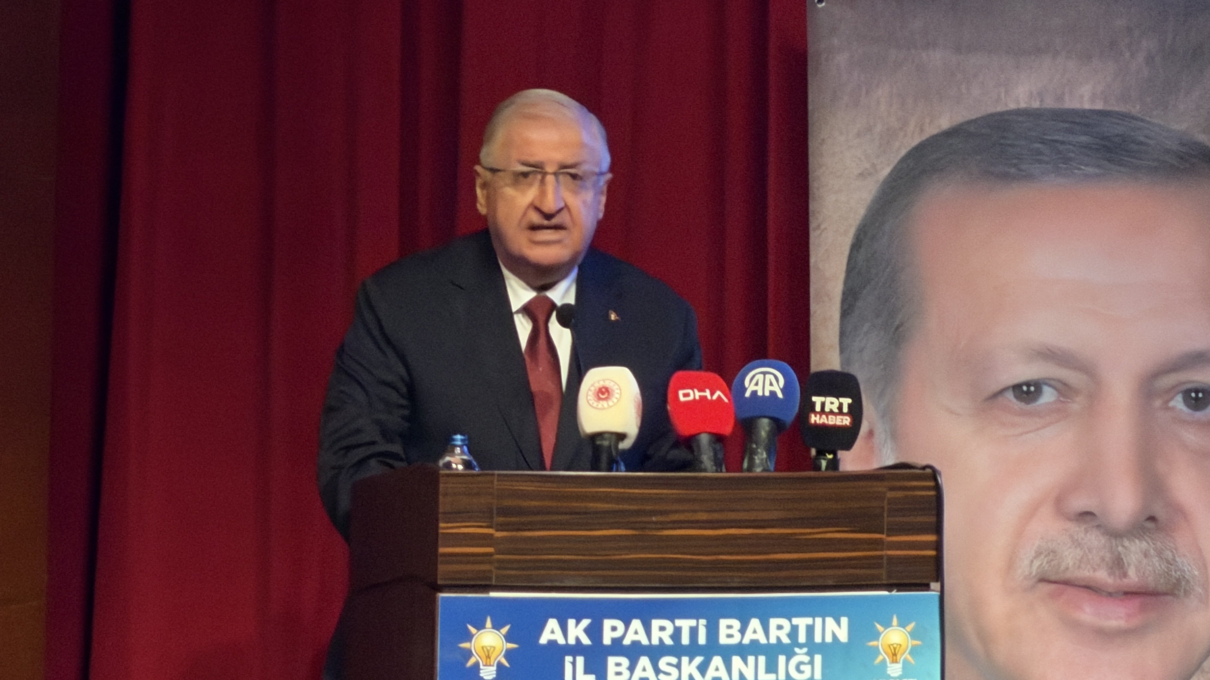 Milli Savunma Bakanı Yaşar