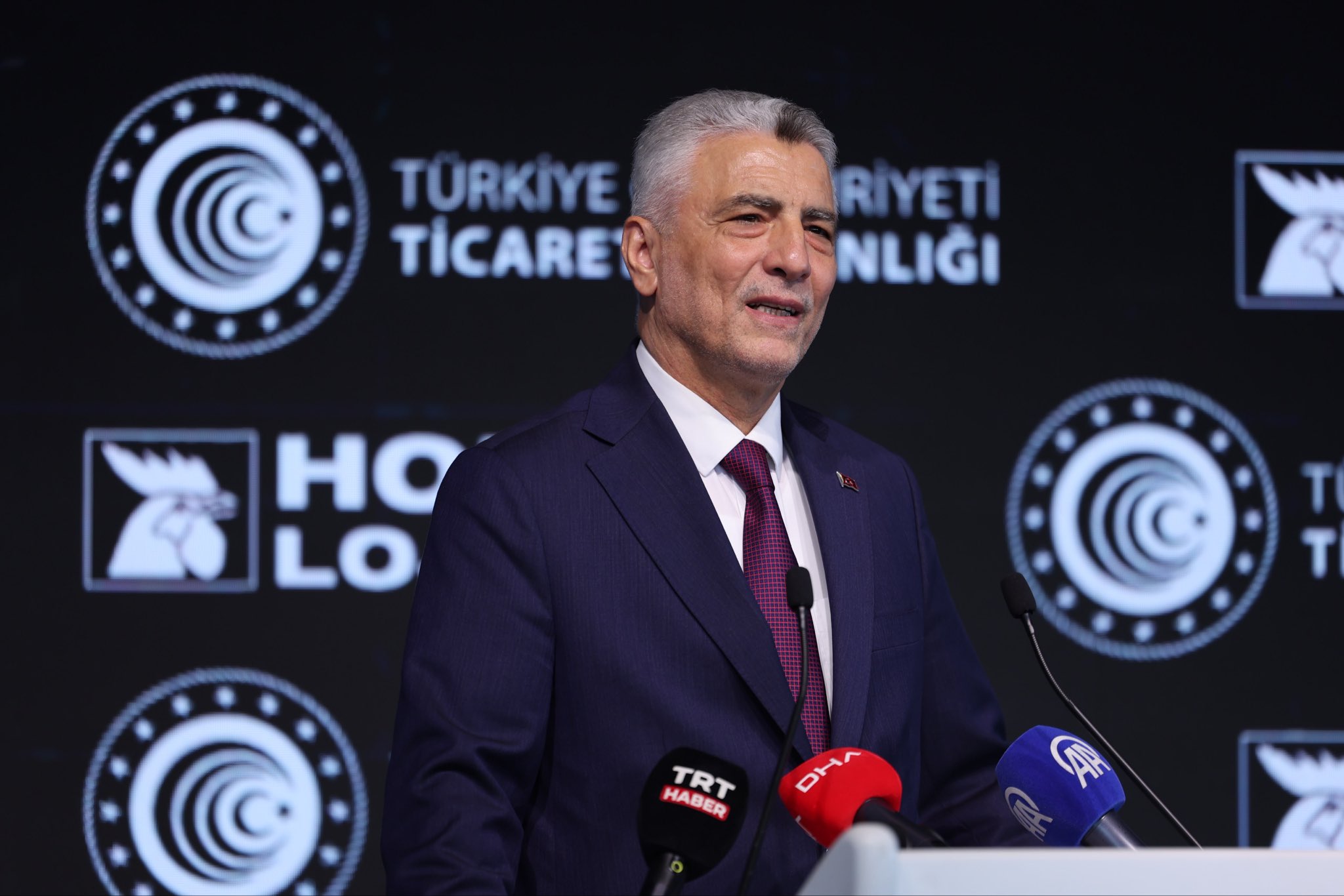 Ticaret Bakanı Ömer Bolat, kırtasiye