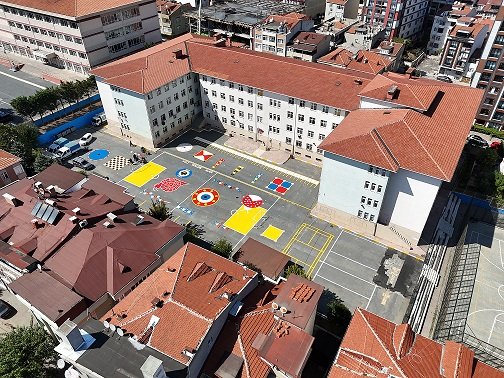 Bağcılar Belediyesi, okul bahçelerini geleneksel
