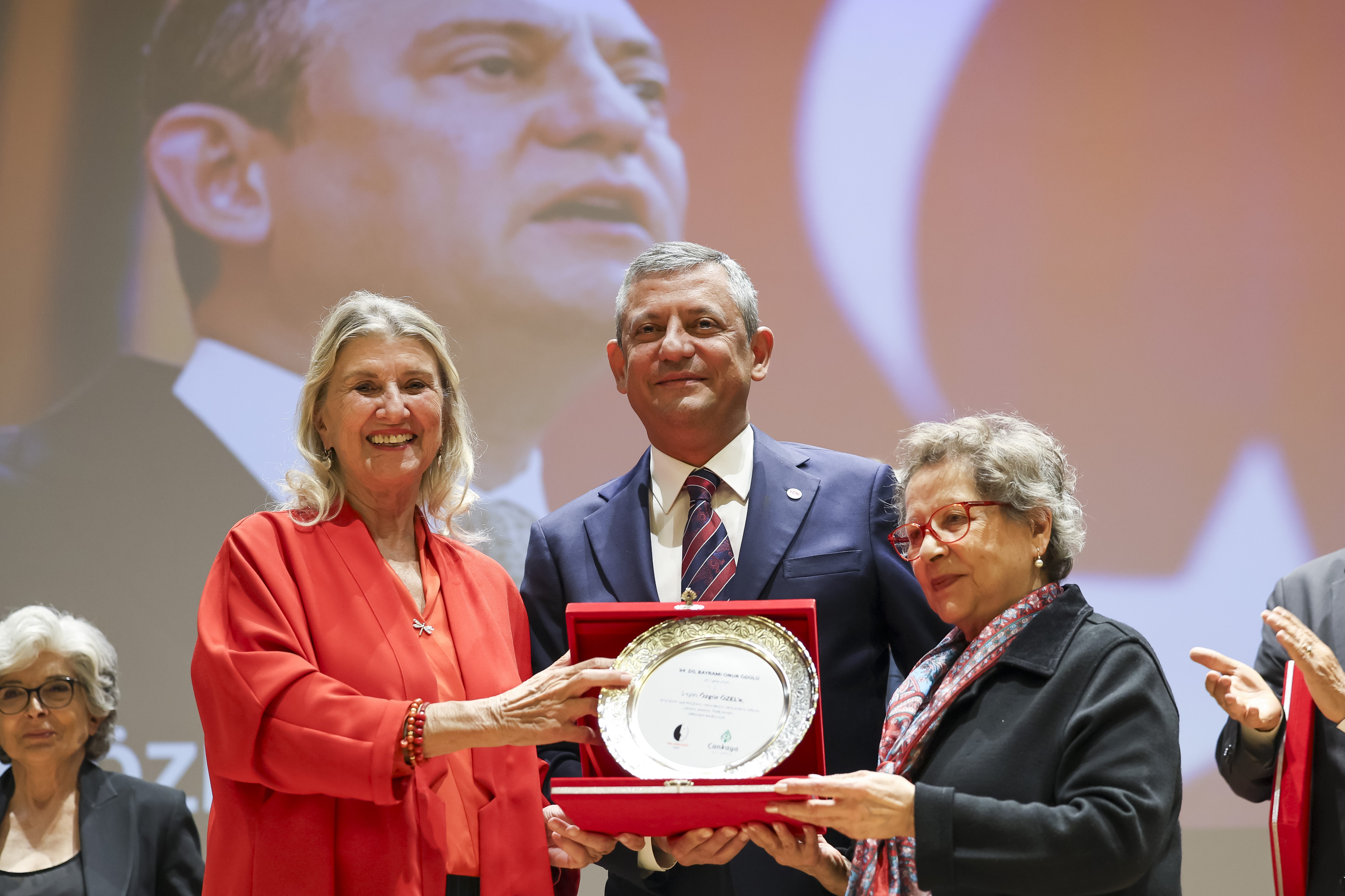Yeni Parti Genel Başkanı Özgür