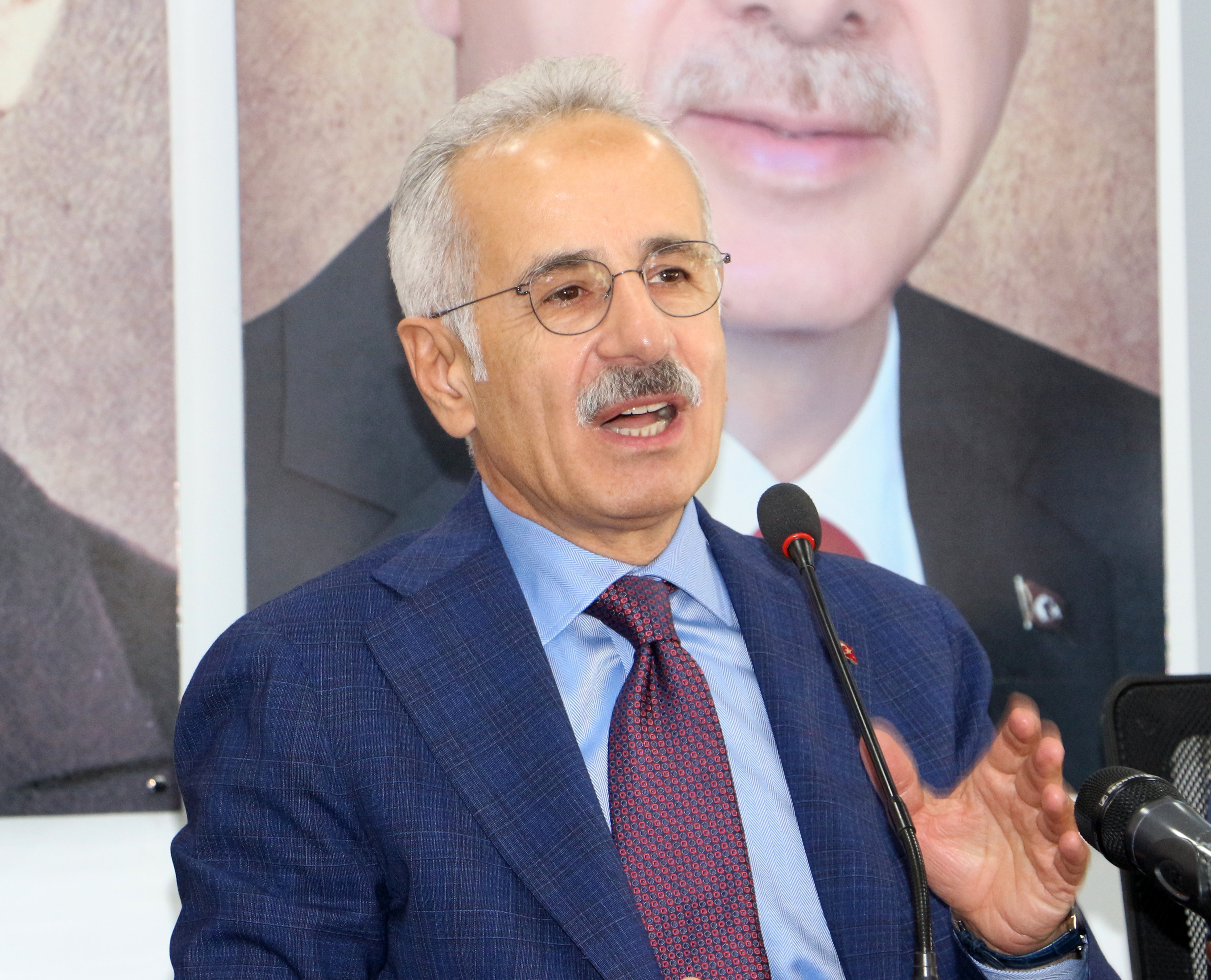 Ulaştırma ve Altyapı Bakanı Abdulkadir