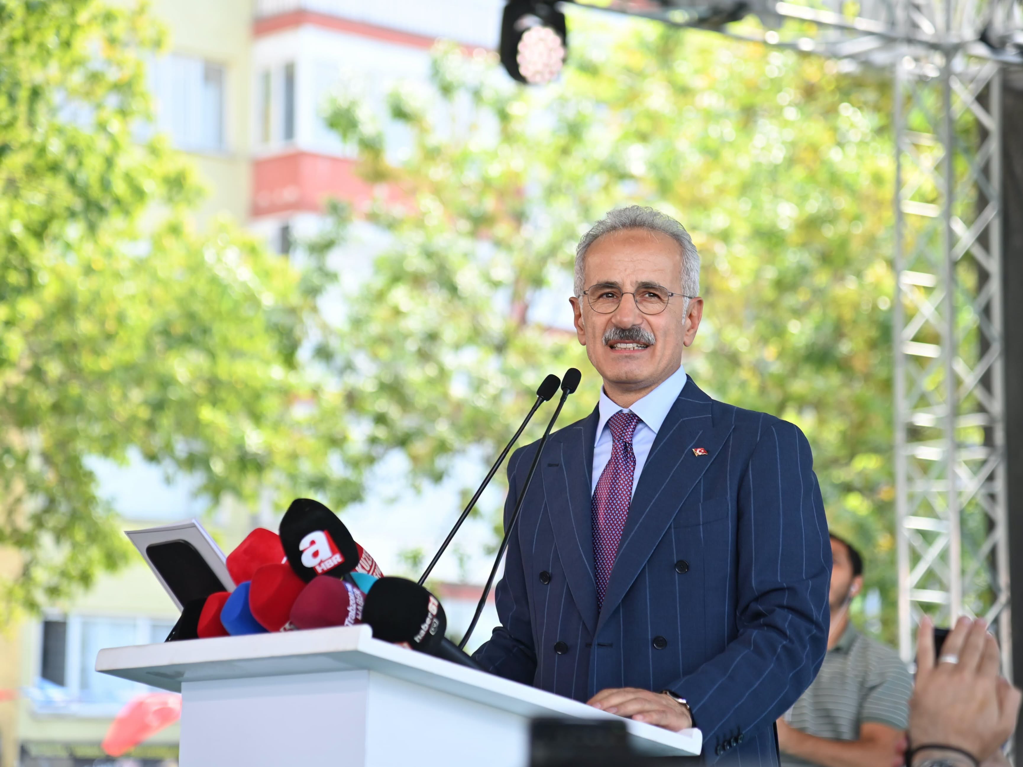 Ulaştırma ve Altyapı Bakanı Abdulkadir