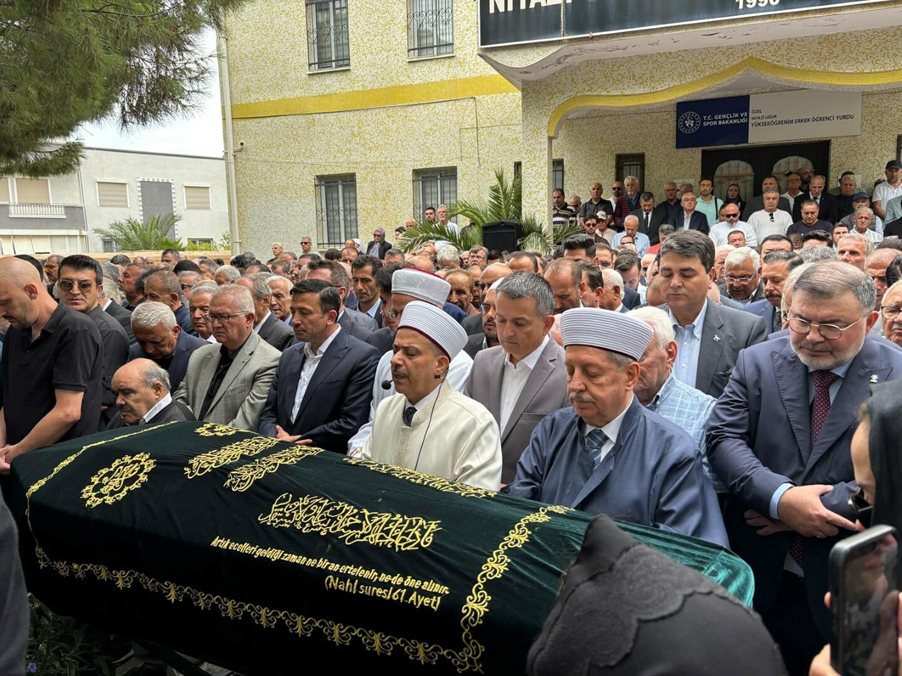 Eski İzmir Büyükşehir Belediye Başkanı