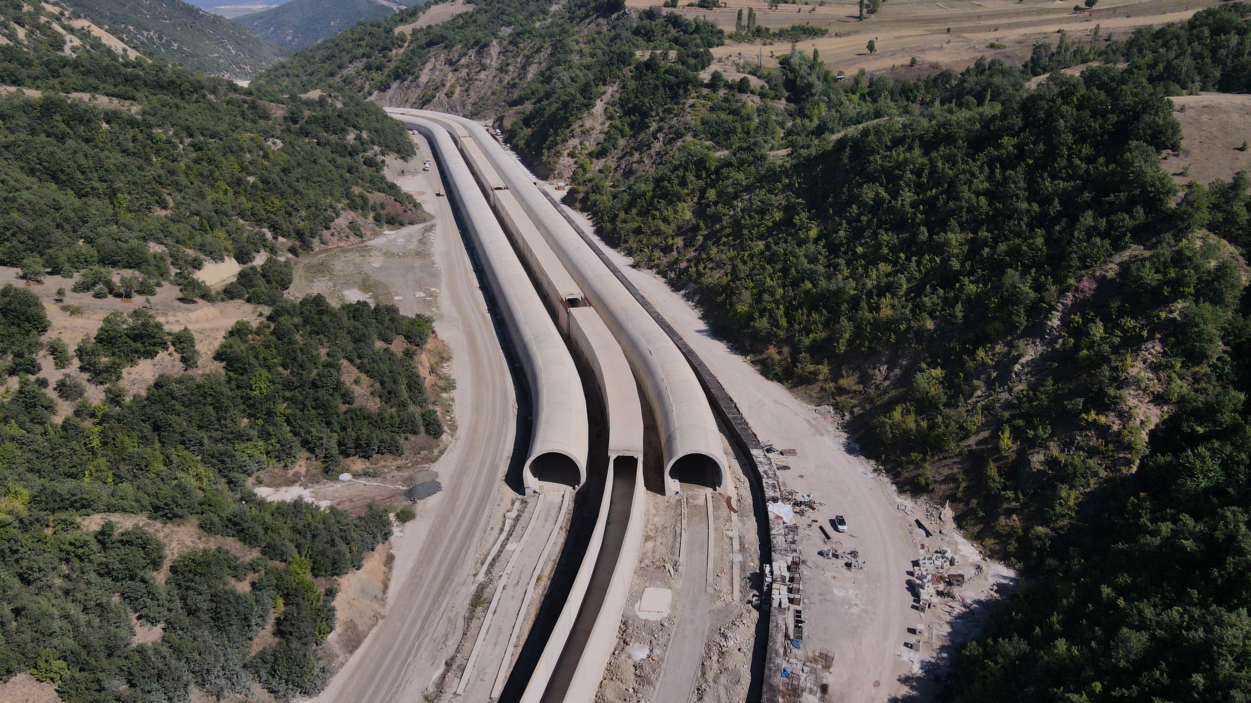Tokat’ta Dev Ulaşım Projesinde Milat: 49 Kilometrelik Yolun En Zorlu Tüneli Tamamlandı