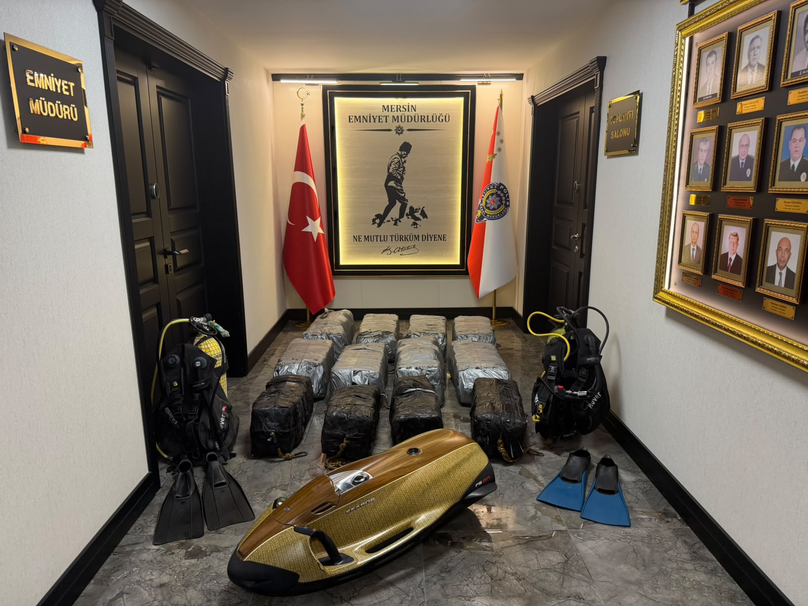 Mersin Limanı'nda kuru yük gemisinin