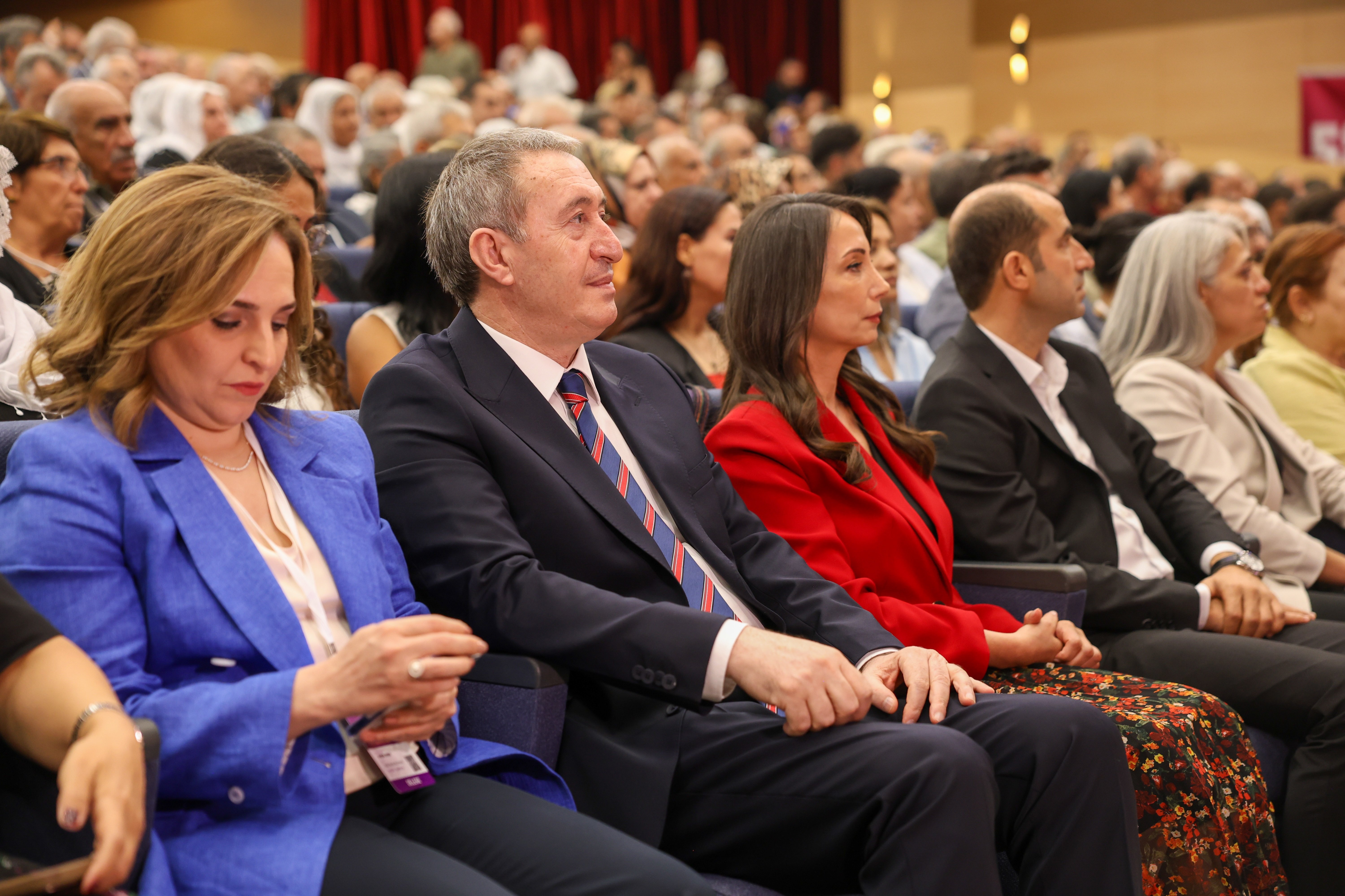 DEM Parti Kongresi’nde Hatimoğulları ve Bakırhan Yeniden Eş Genel Başkan Seçildi
