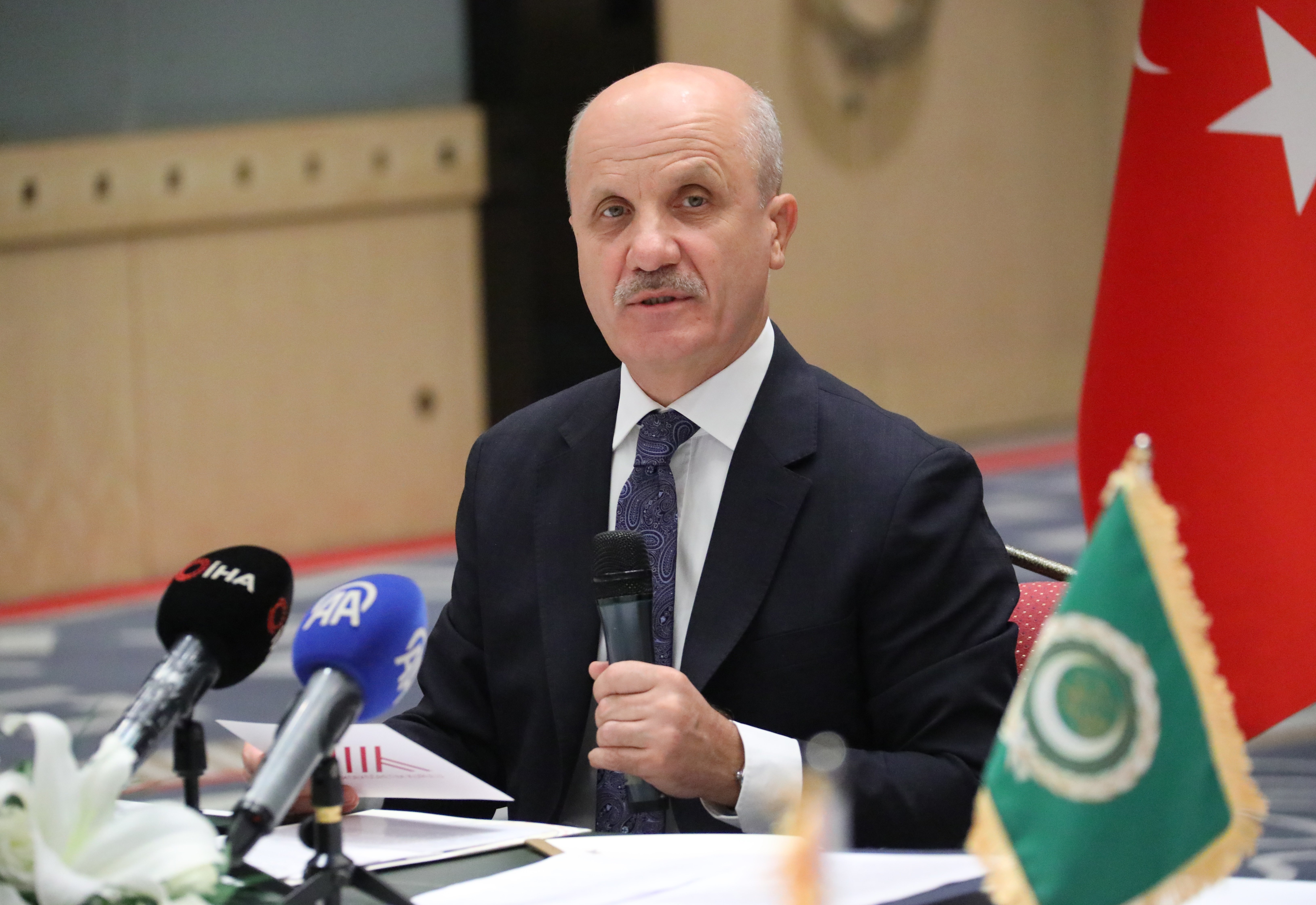 YÖK Başkanı Erol Özvar, Arap