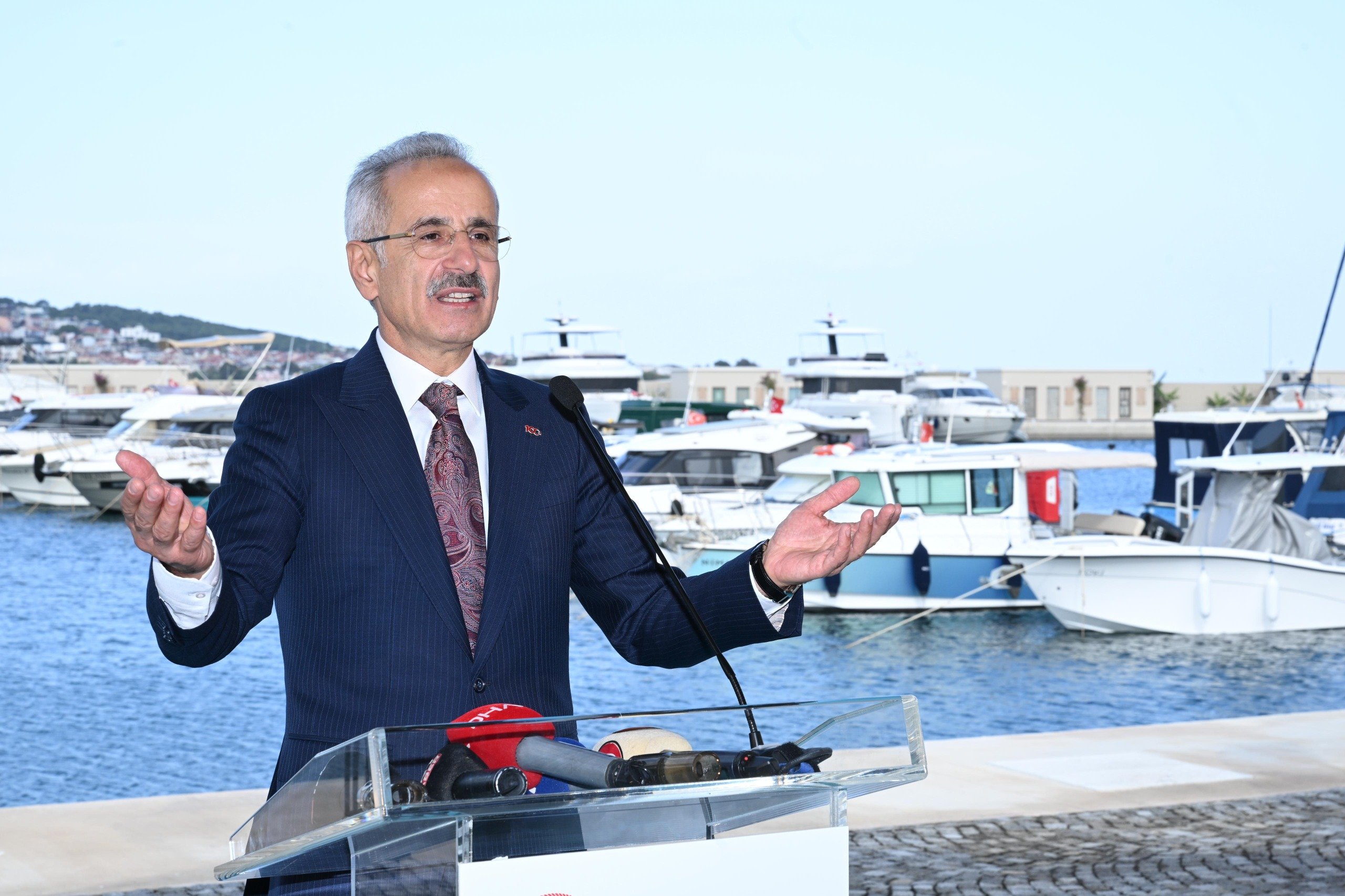 Ulaştırma ve Altyapı Bakanı Abdulkadir