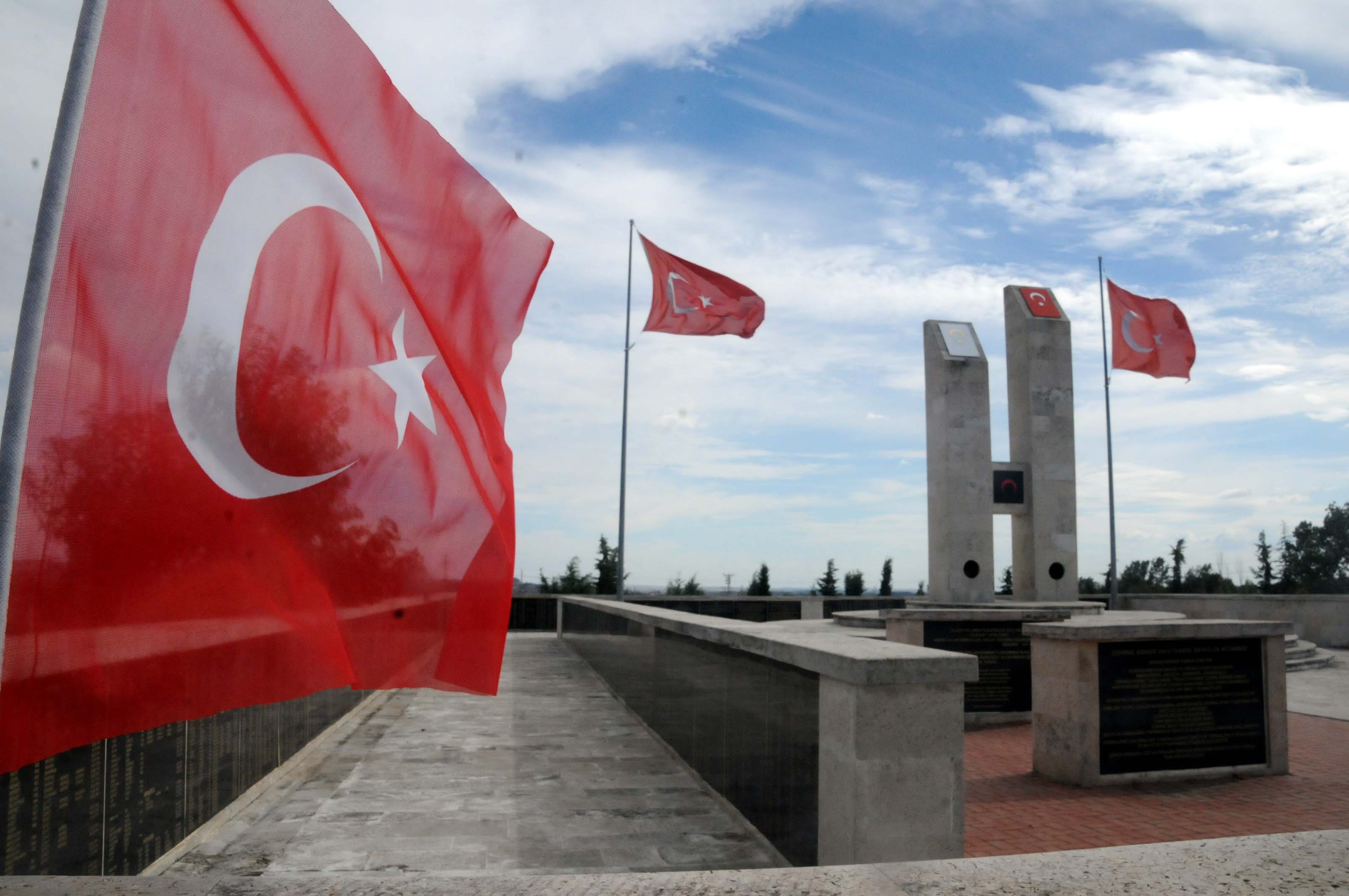 Edirne Asker Hastanesi Şehitliği'nde düzenlenen