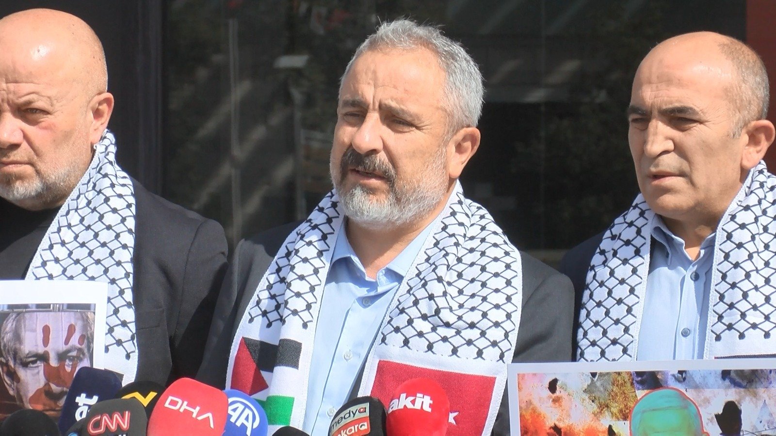 TÜBAF üyeleri, İsrail Büyükelçiliği önünde