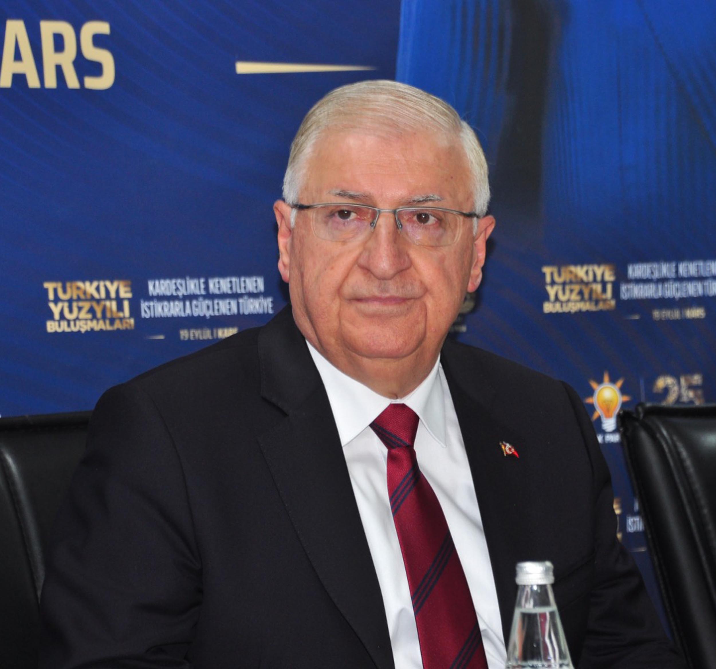 Milli Savunma Bakanı Yaşar Güler,
