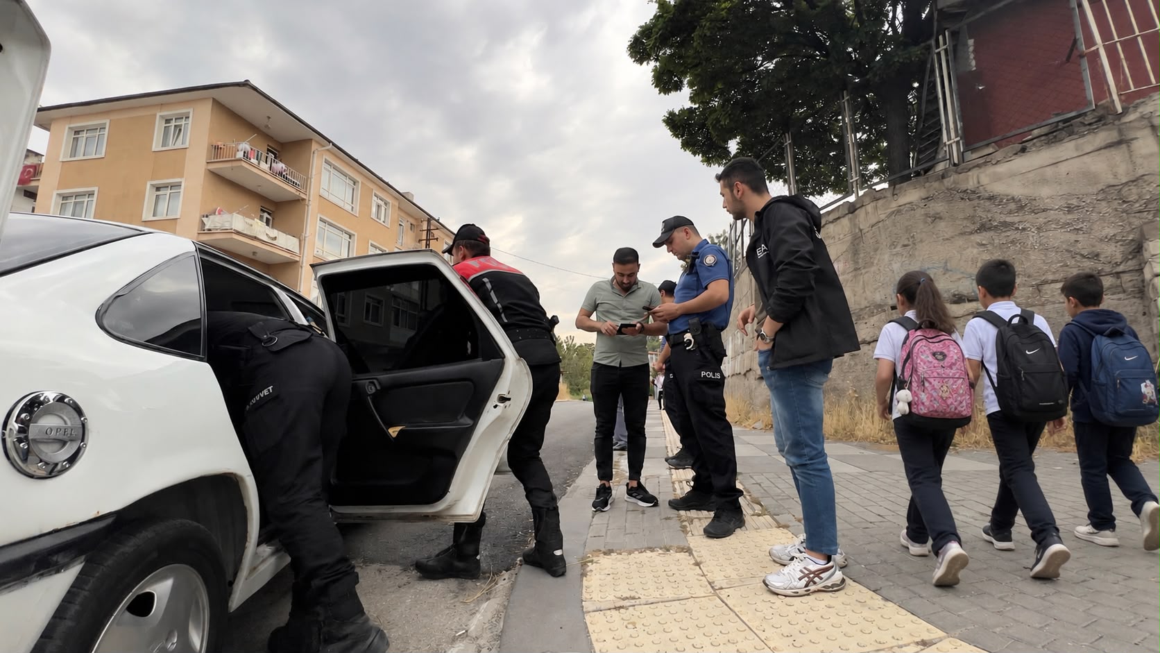 Ankara'da okul çevrelerinde polis denetimi