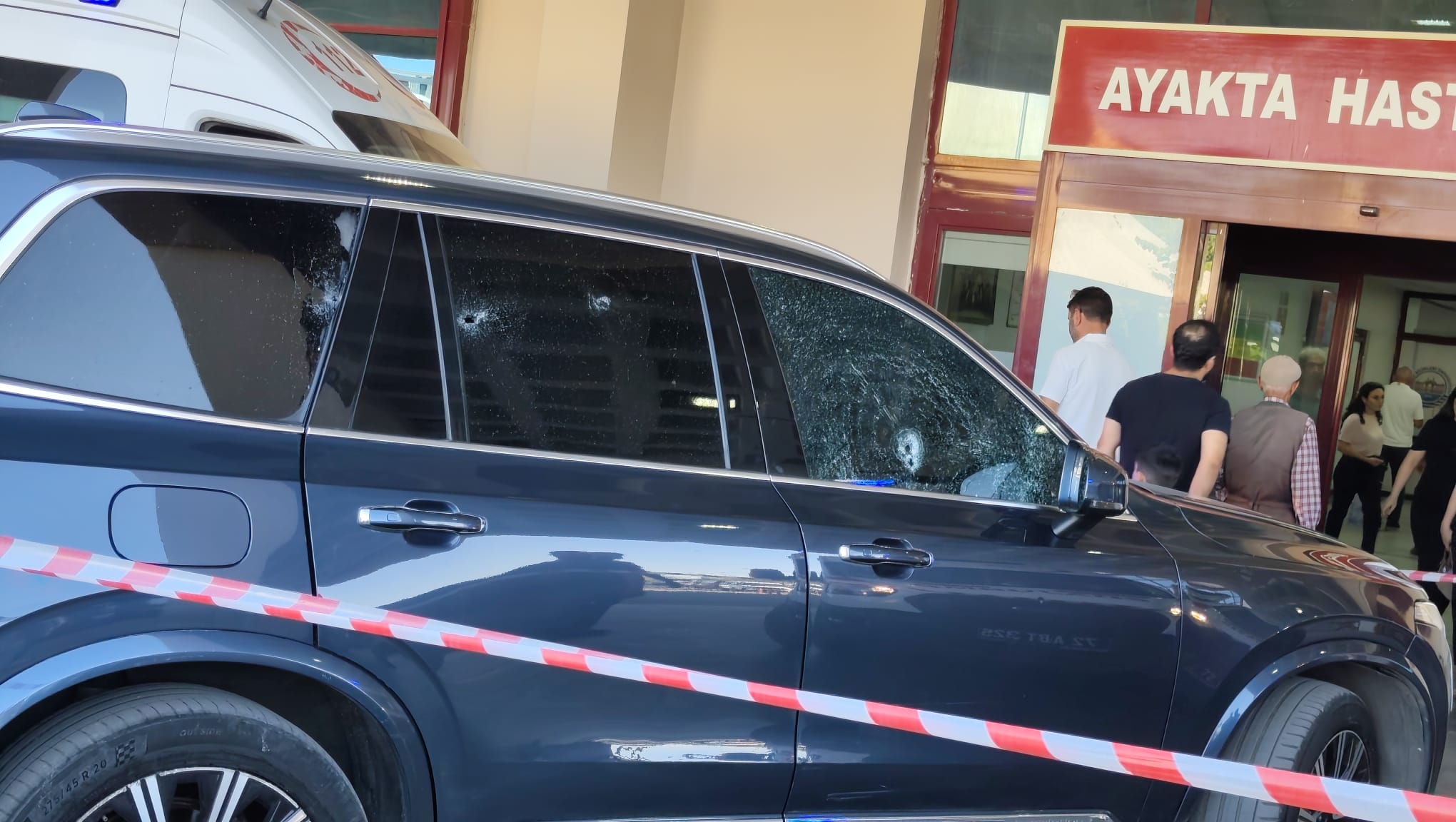 Diyarbakır Yenişehir'de seyir halindeki cipe