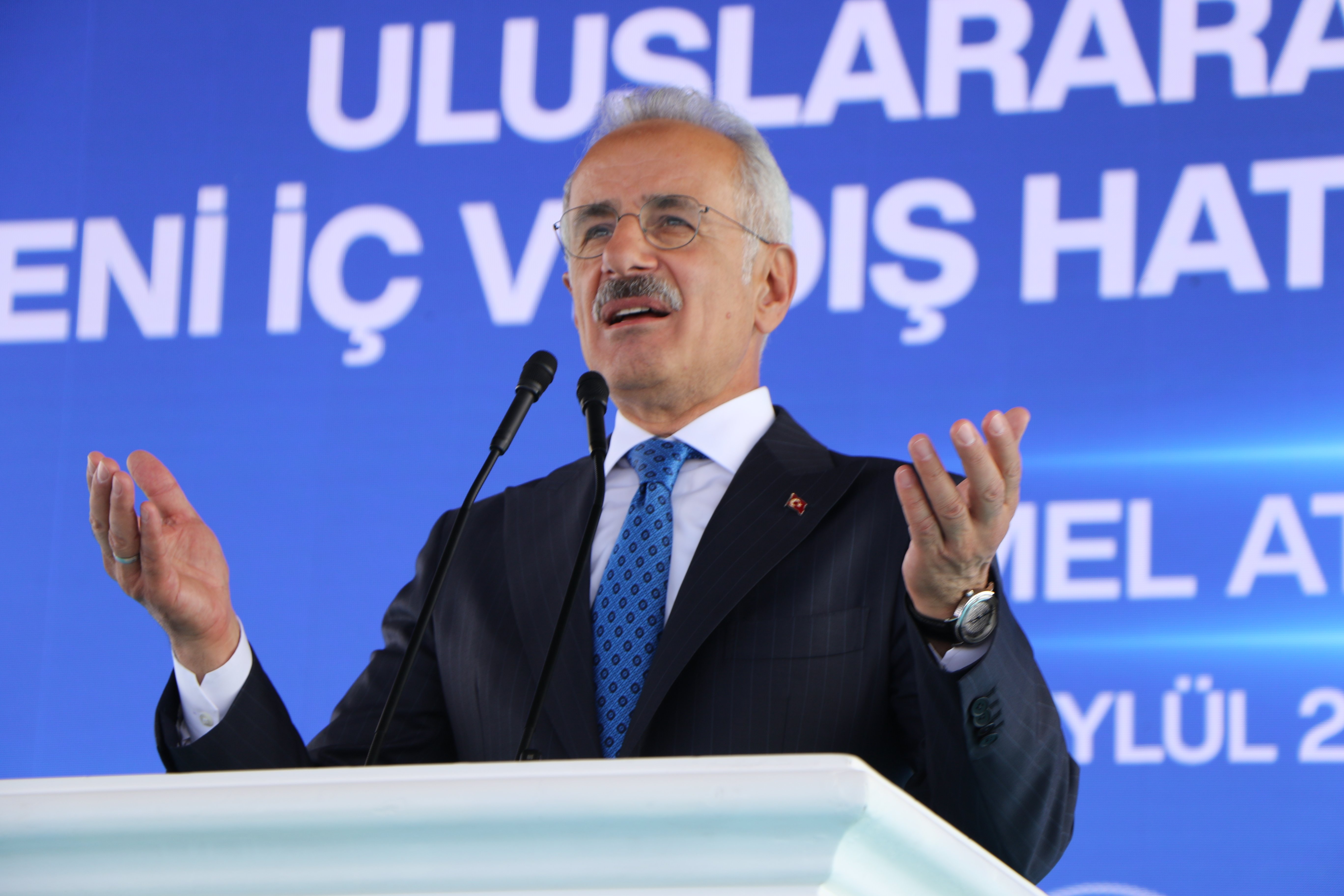 Ulaştırma ve Altyapı Bakanı Abdulkadir