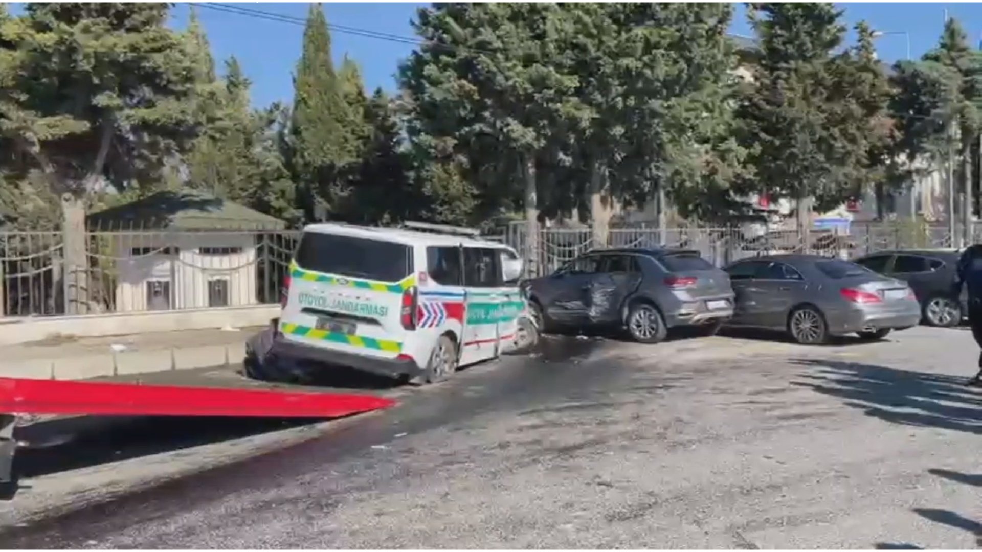 Silivri'de jandarma ekip aracı ile