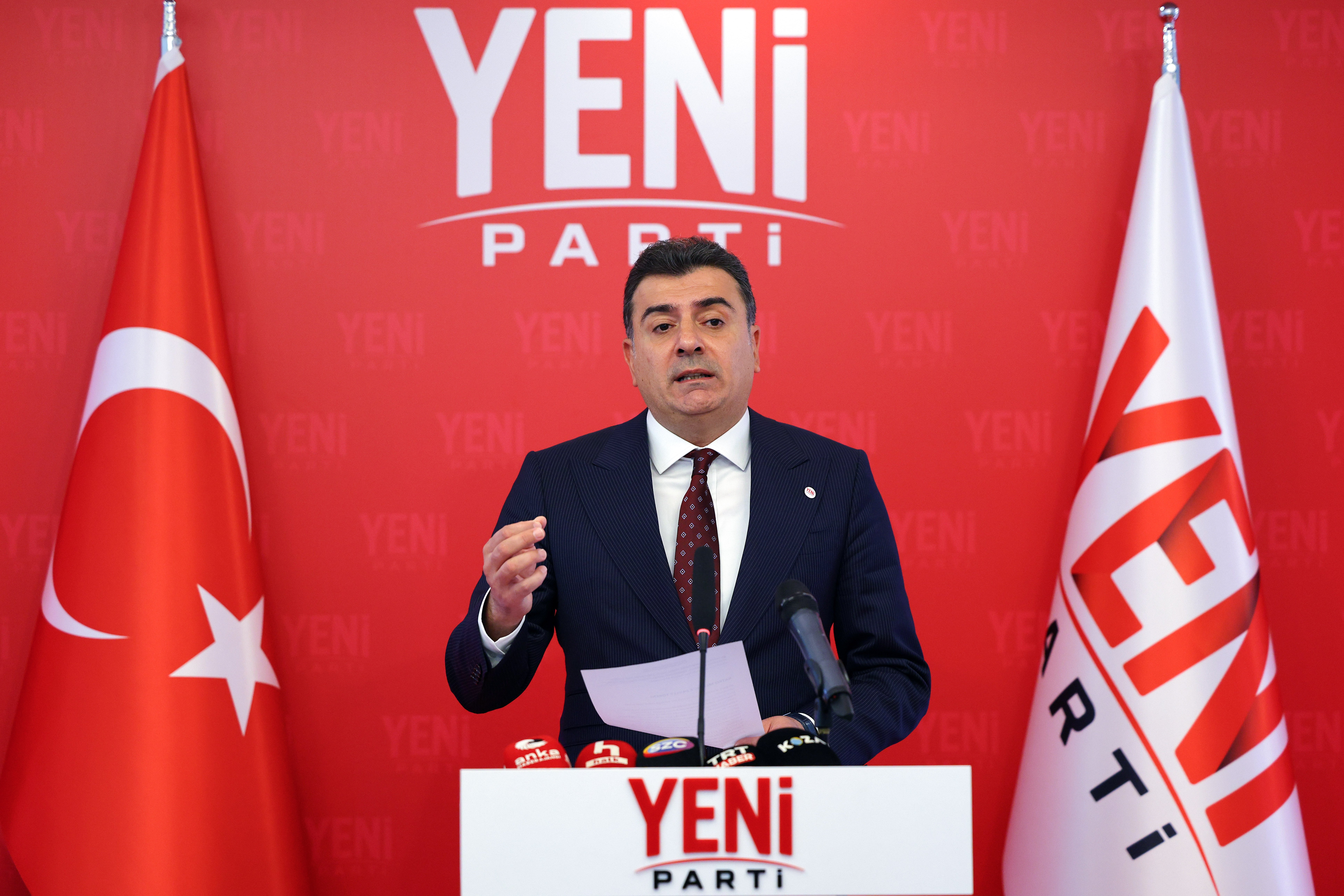 Yeni Parti Sözcüsü Zeynel Emre,