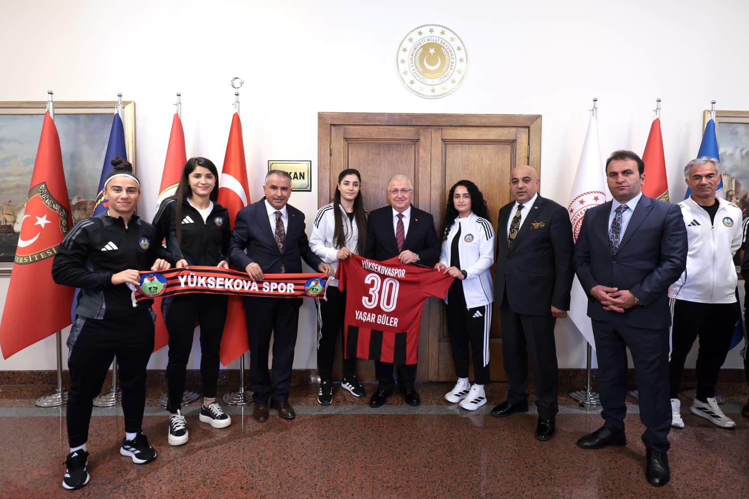 Milli Savunma Bakanı Yaşar Güler,