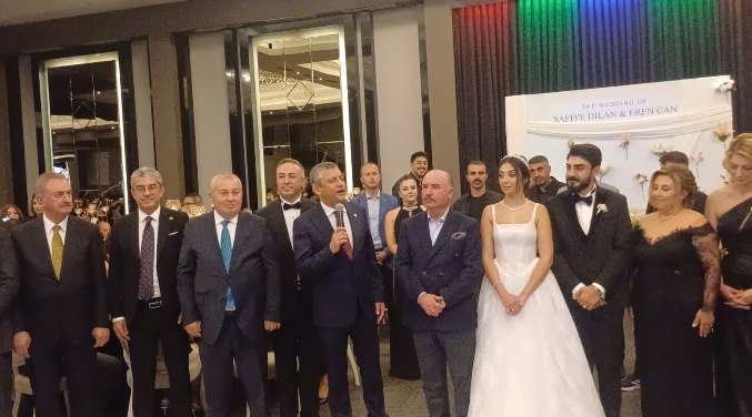 Yeni Parti Genel Başkanı Özgür