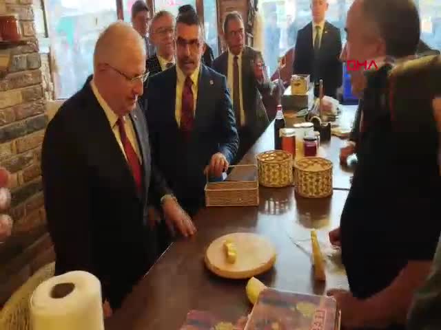 Milli Savunma Bakanı Yaşar