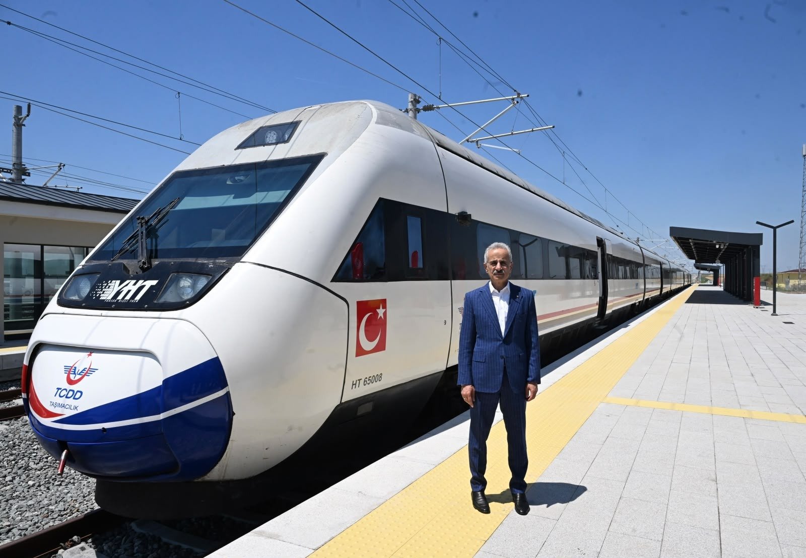 Ulaştırma ve Altyapı Bakanı Abdulkadir