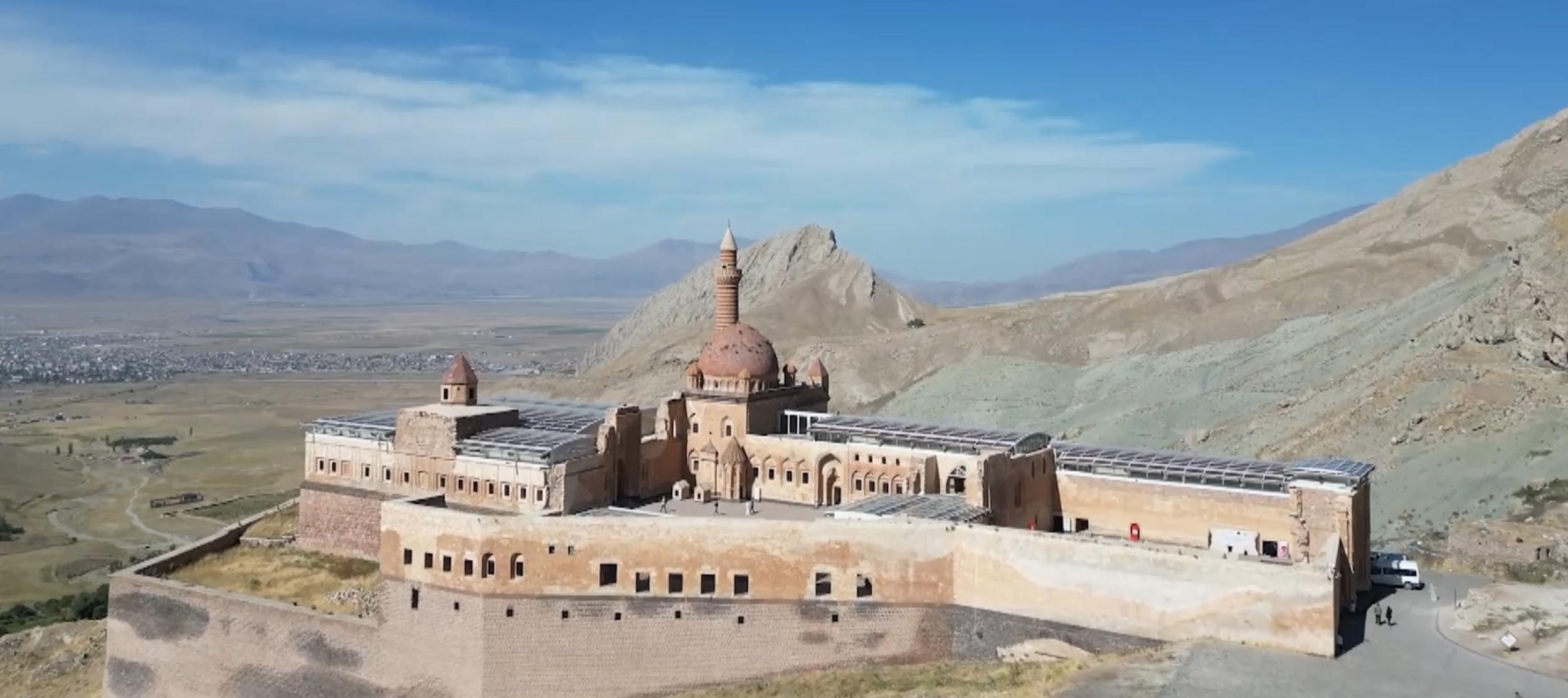 Ağrı'daki İshak Paşa Sarayı, yıl